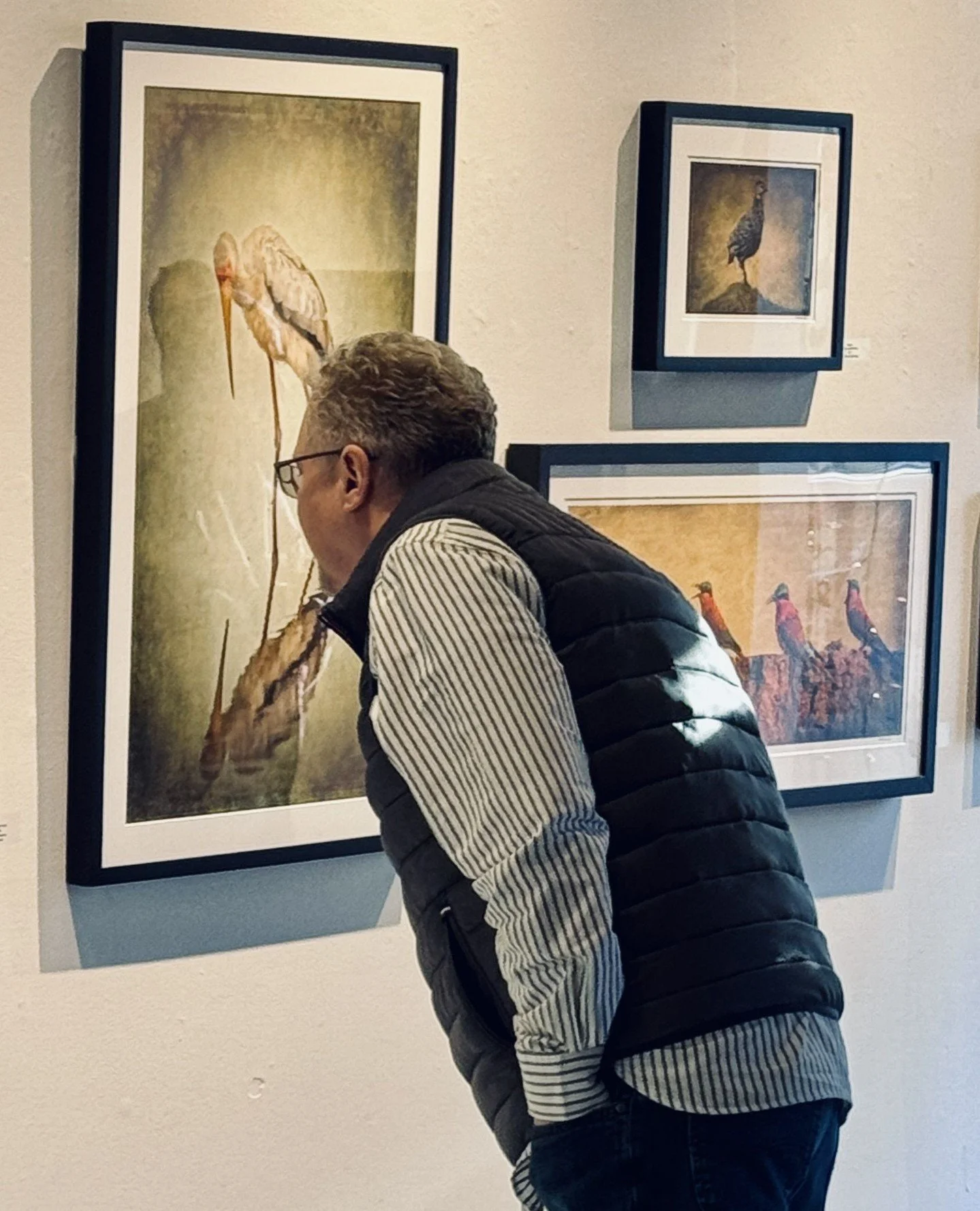 How many local artists do you know? Test your artist identification database at KLG! Winter Solstice, this year's annual holiday show, exhibits work from most of our 25 members. It's a great time to get to know us. ⁠
⁠
Image: gallery visitor studies 
