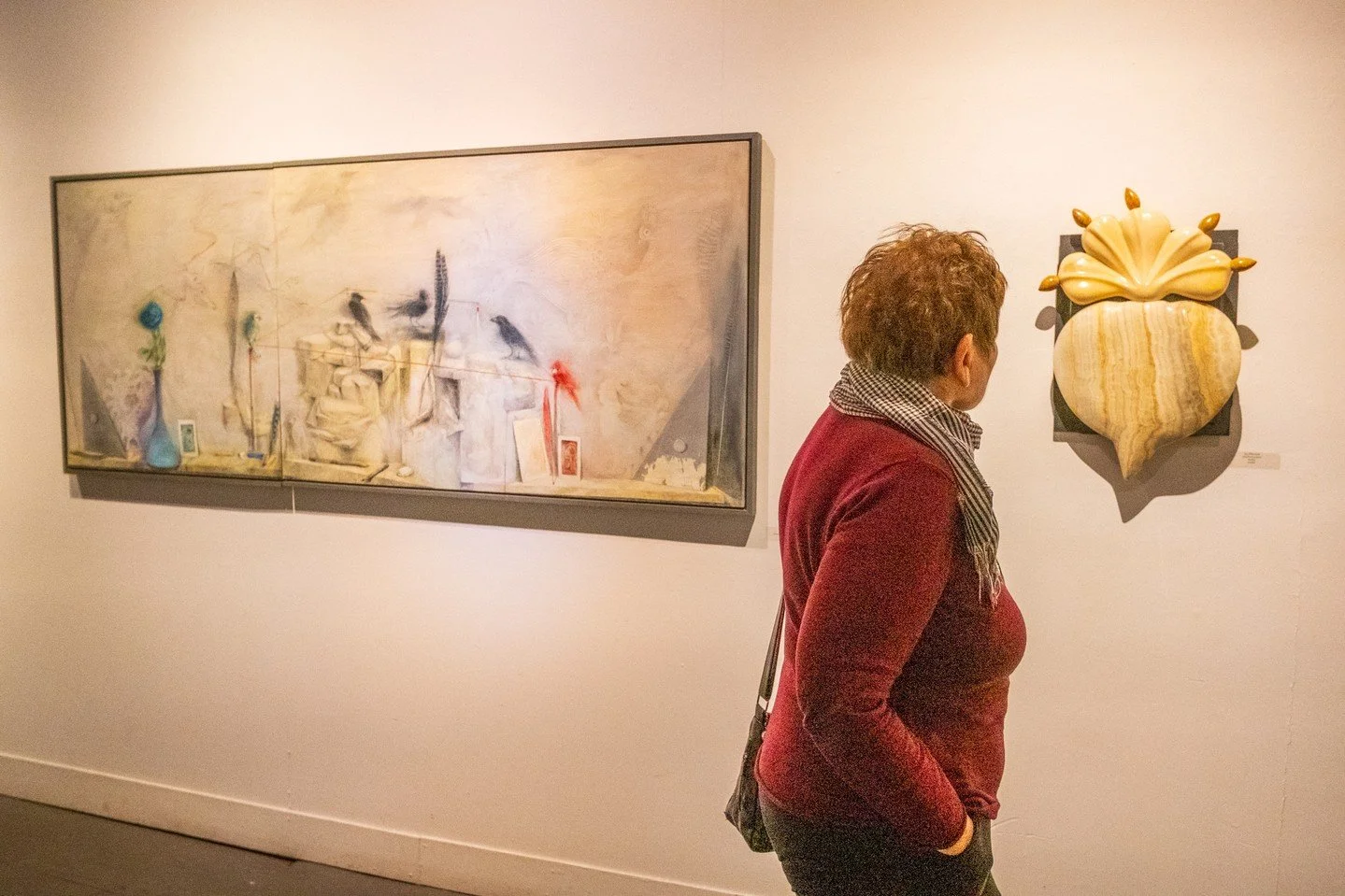 Wow that art makes you look goooooood! Come and be surrounded by beauty at KLG. Takes one to know one! ⁠
⁠
Tom Edwards, BIRDS⁠
Gar Waterman, Zoochorous Seed⁠
⁠
(lovely gallery visitor)⁠
⁠
photo credit Hank Paper⁠
.⁠
.⁠
.⁠
.⁠
.⁠
#kehlerliddellgallery 