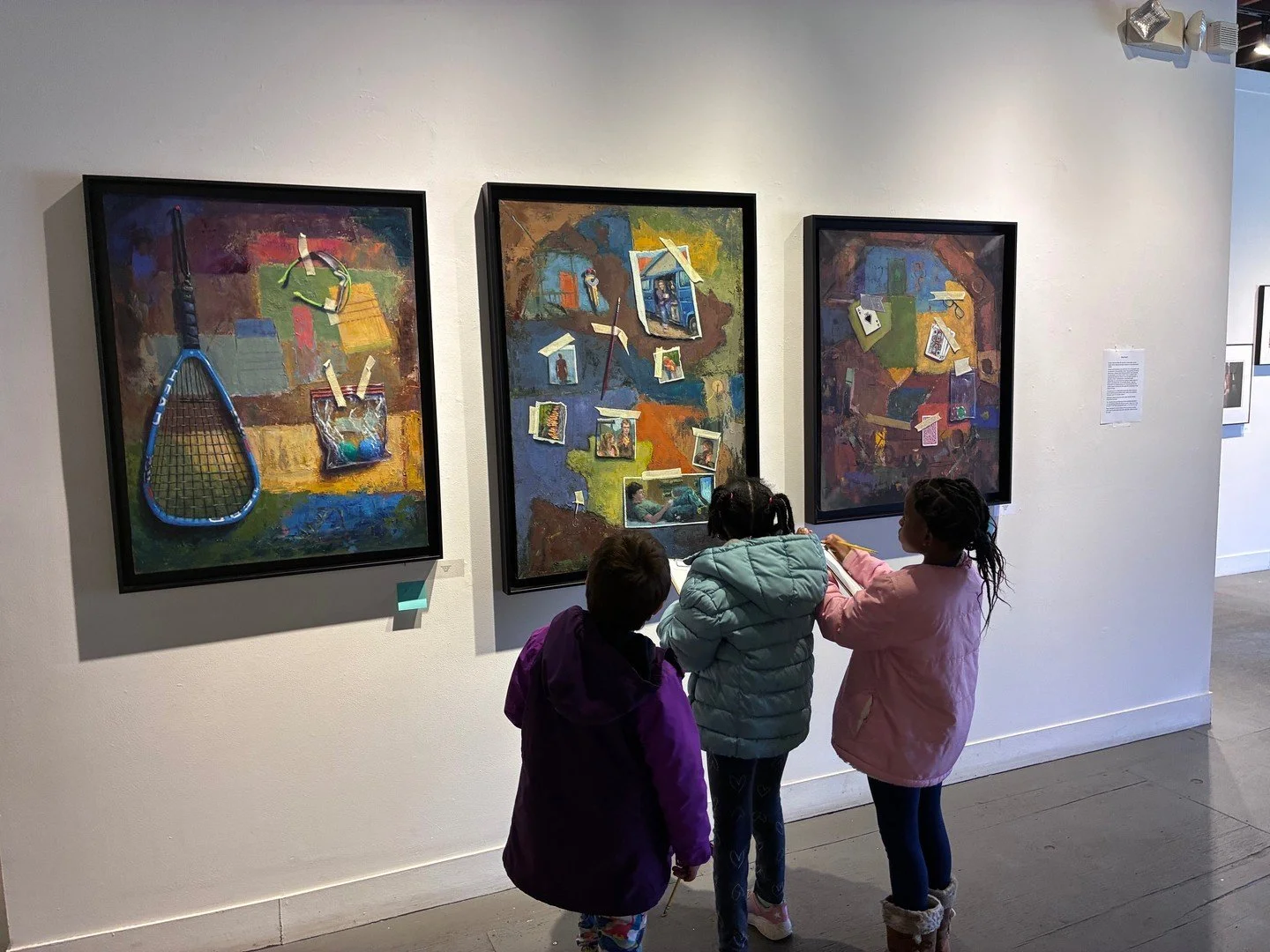 KLG invites local schools to take their classrooms beyond traditional walls and into our art gallery!⁠
⁠
A brief stroll from campus opens up an entirely new educational setting! Encourage your students to interact with artists and partake in creative