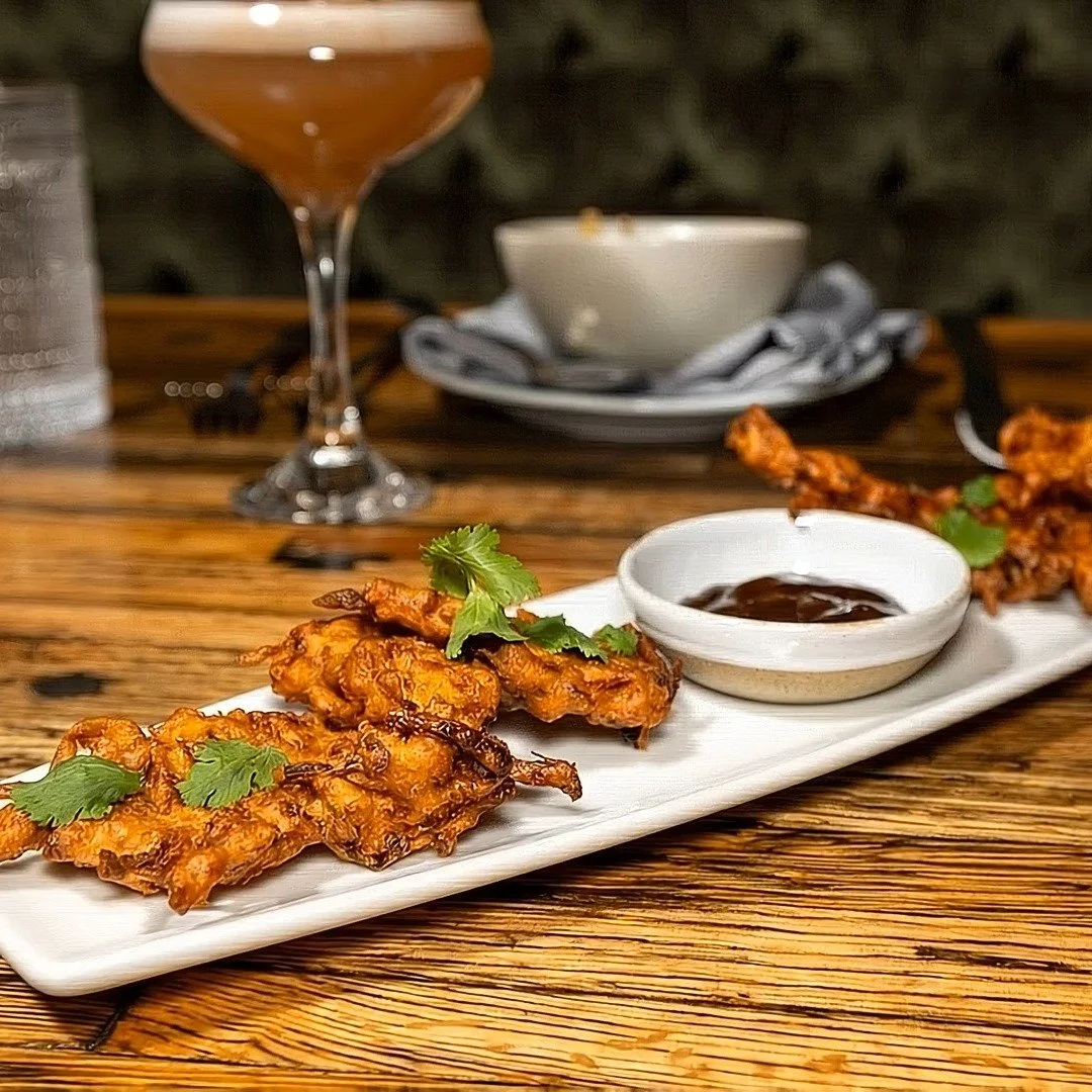 Have you tried the Pakora on our bar menu? These crispy Indian veggie fritters are served with tamarind chutney. Yum yum!