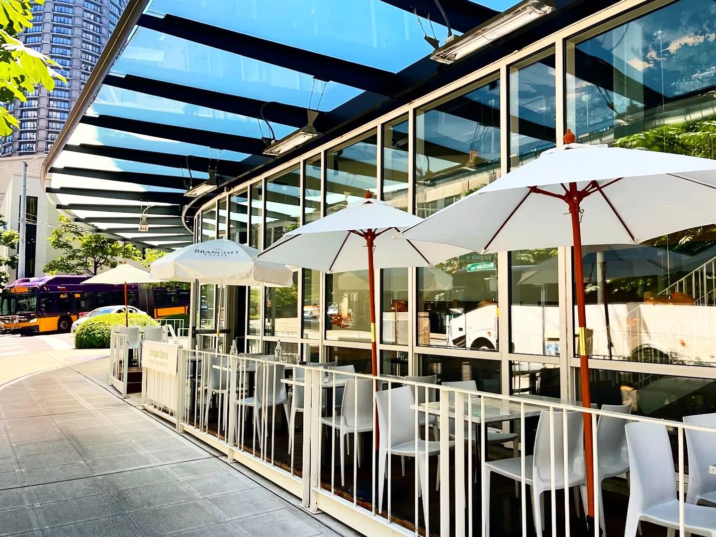 Perfect weather for champagne and oysters on our patio 🥂

#southlakeunionseattle #southlakeunion #patioweather #happyhour #oysters #champagne #cinqueterre #seattlevibes #seattlerestaurants #seattlefood #italianstyle #italianwine #seattle #washington