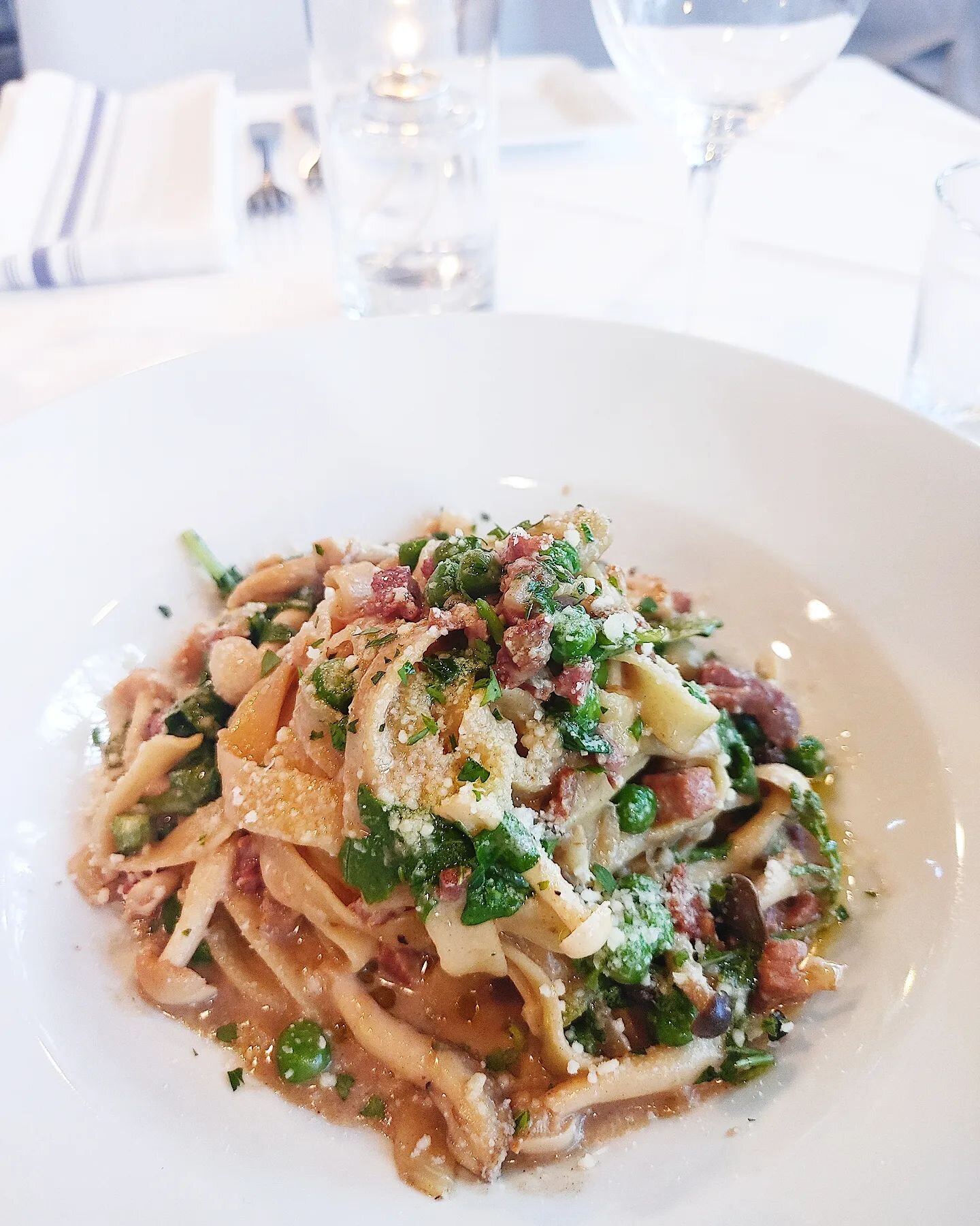 &quot;Life is a mix of magic and pasta&quot; - Federico Fellini 🥂🤤

#italianstyle #italianwine #italianfood #cinqueterre #cinqueterreristorante #southlakeunionseattle #southlakeunion #slu #foodiesofinstagram #foodiesofseattle #foodphotography #seat