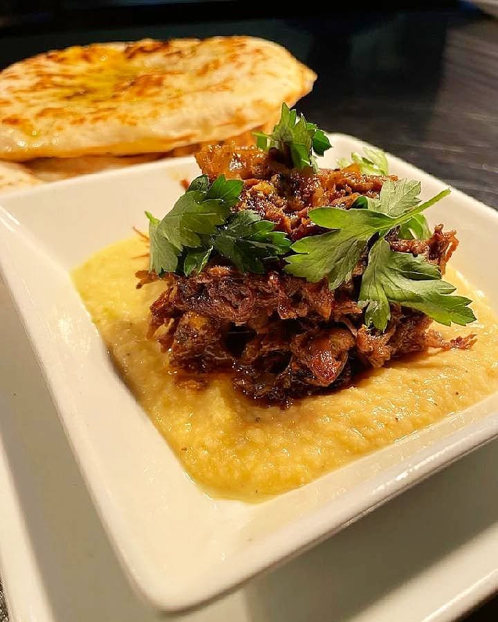 Appetizer special! Short rib sugo, garbanzo beans, Italian parsley, 2 flatbreads finished with oregano and olive oil 🤤