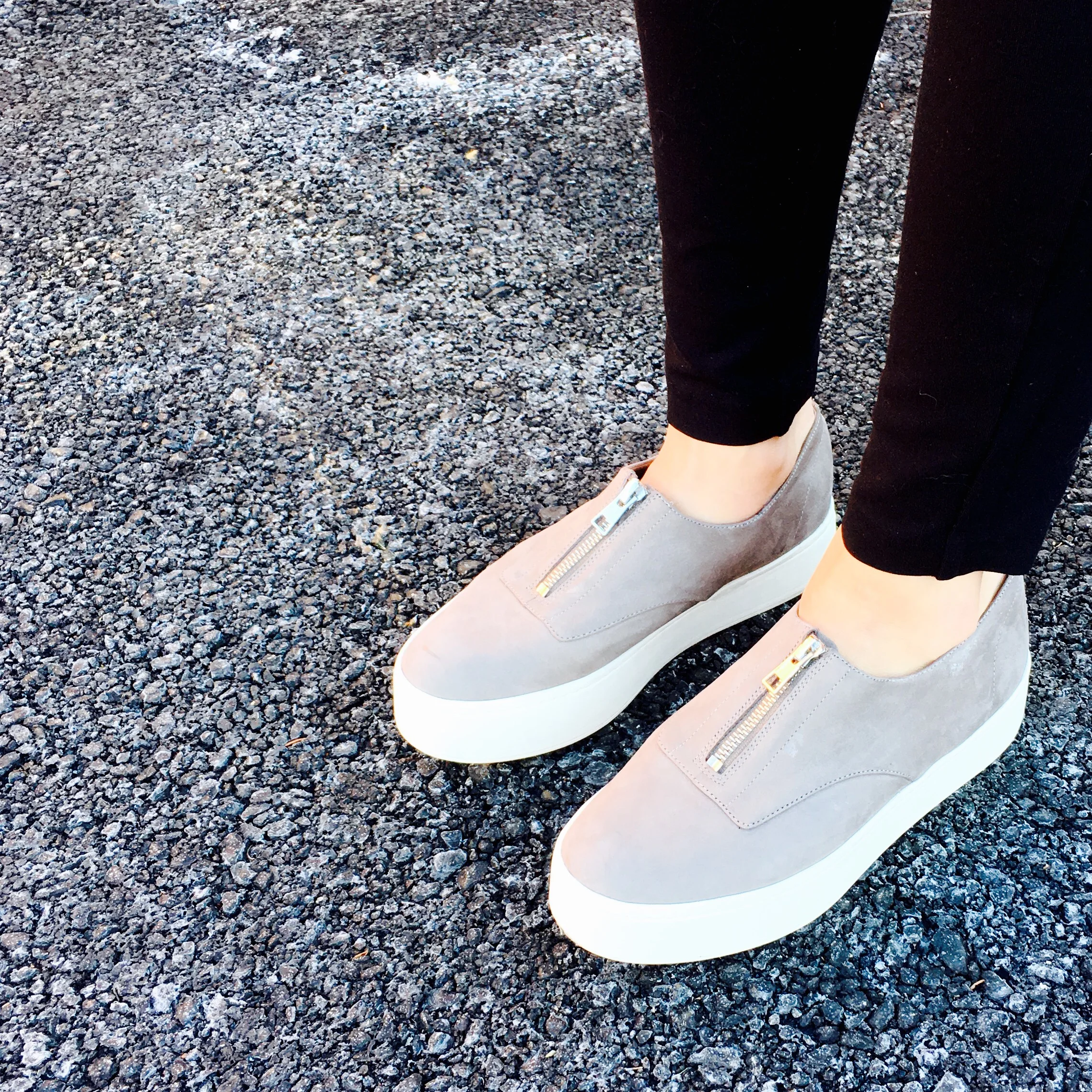 SLIP ON SNEAKERS