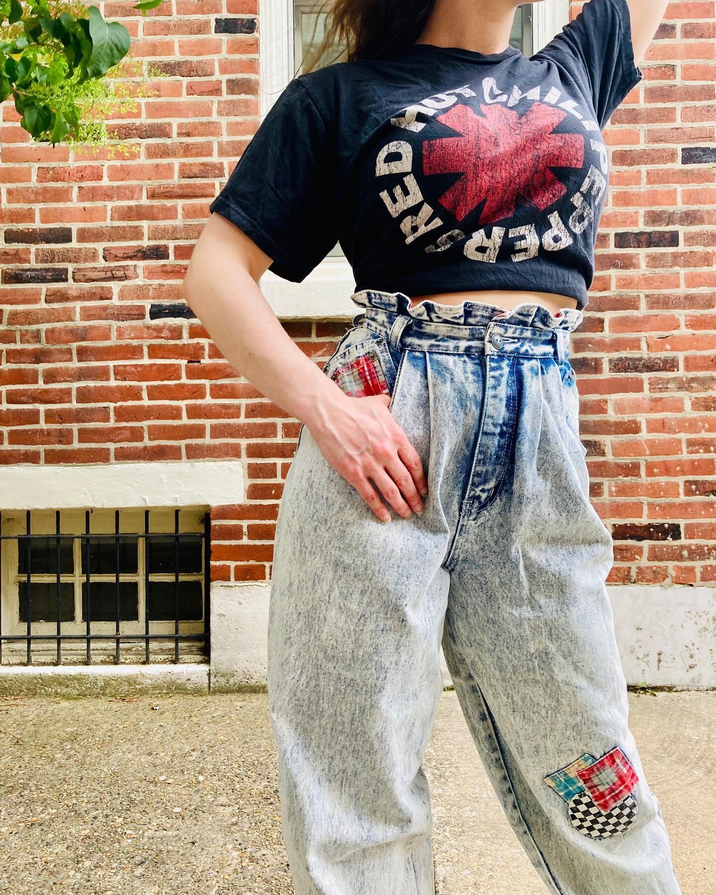 New arrivals from @greenestreetsouthstreet!✨
⠀⠀⠀⠀⠀⠀⠀⠀⠀
Outfit details:
&bull; Bravado chili peppers tshirt size M $28.95
&bull; Express vintage patch denim jeans size 7, $50.95
⠀⠀⠀⠀⠀⠀⠀⠀⠀
Call or email us for availability!
📞215-733-9261
📧southstreet