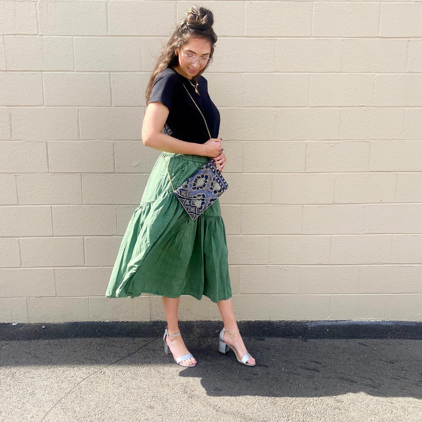 We're loving these new arrivals from @greenestreetchestnuthill!! 🌿🌸
⠀⠀⠀⠀⠀⠀⠀⠀⠀
Outfit details:
&bull; Lulus beaded clutch $14.95
&bull; Laundry metallic silver heels size 10, $16.95
&bull; Free People green skirt, Size M $28.95
⠀⠀⠀⠀⠀⠀⠀⠀⠀
Call or ema