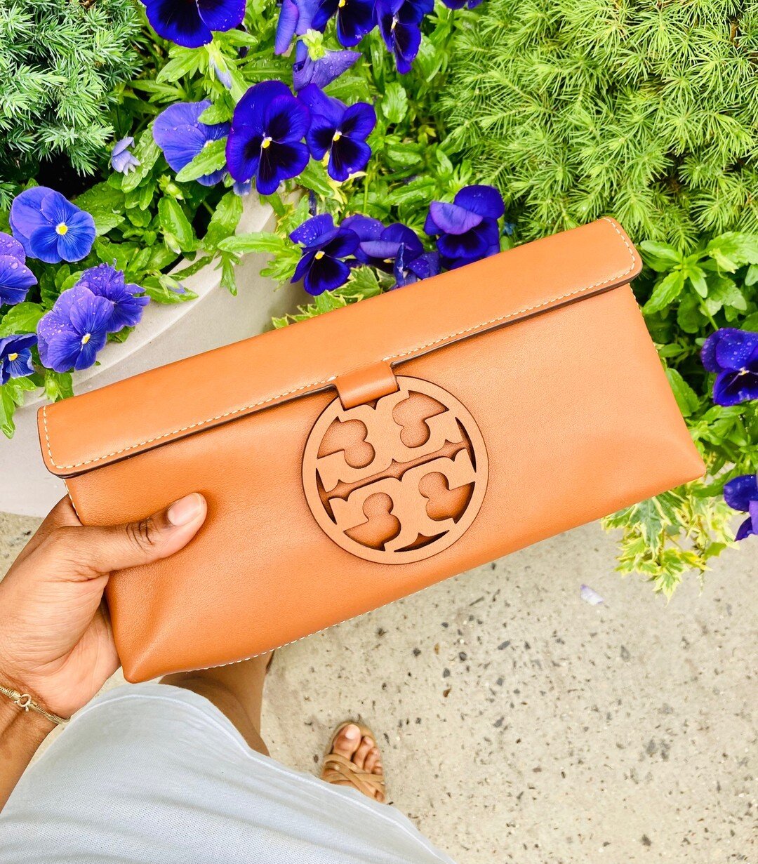 Make this Tory Burch Miller clutch yours! 😍Available at @greenestreetsouthstreet for $130.95​​​​​​​​
​​​​​​​​
Call or email us for inquiries!​​​​​​​​
📞215-733-9261​​​​​​​​
📧southstreet@greenestreet.com​​​​​​​​
​​​​​​​​
#greenestreetsouthstreet #so