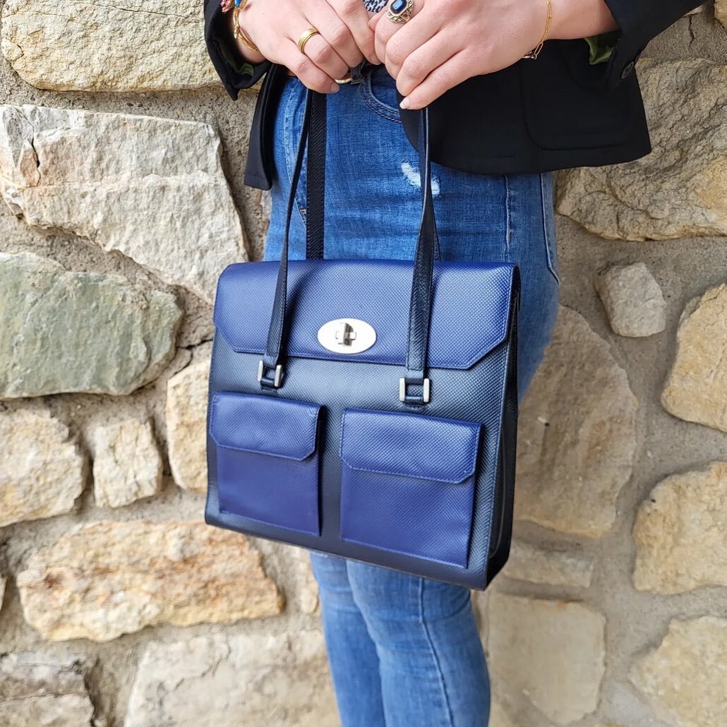 Pair this blue vintage Bottega Veneta with your look!💙 ✨ Available at @greenestreetgateway for $200.95 
⠀⠀⠀⠀⠀⠀⠀⠀⠀
For inquiries call or email us!
📞484-367-7412
📧gateway@greenstreet.com