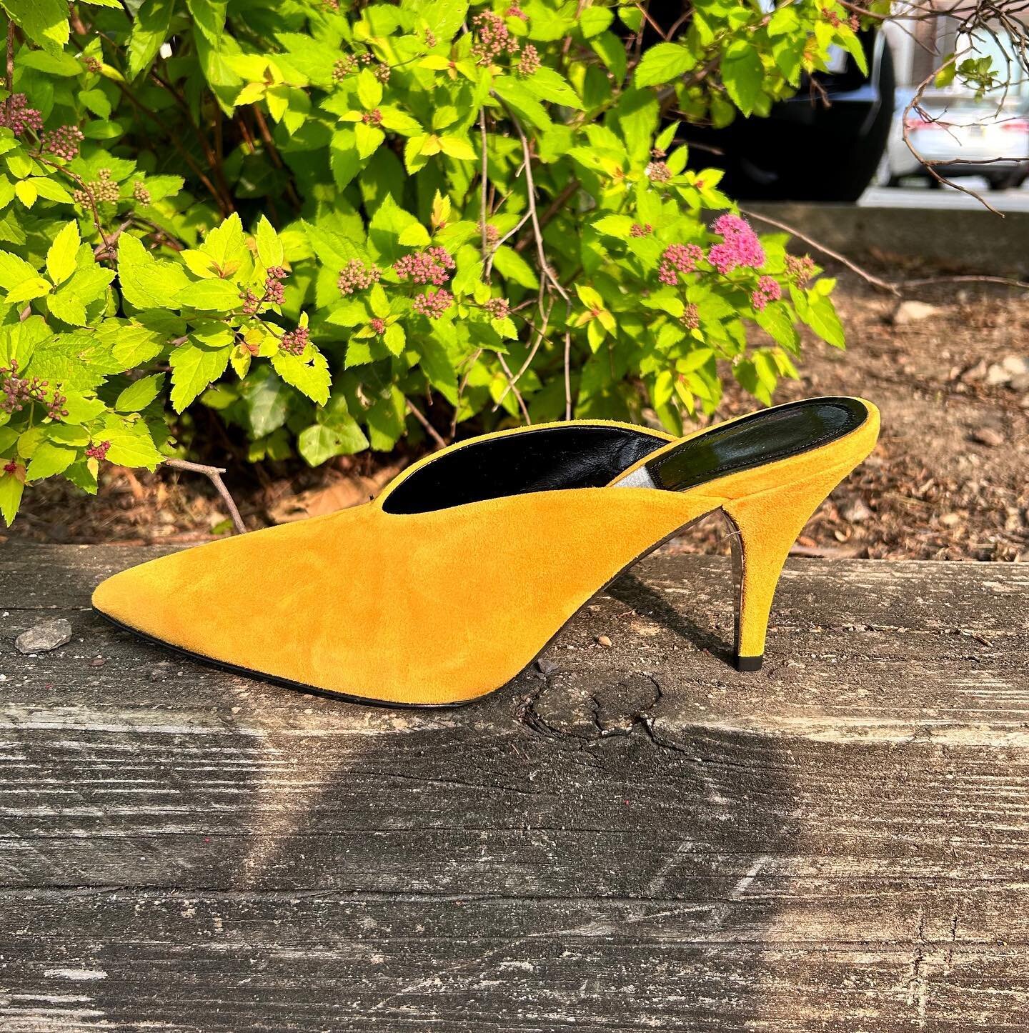 🌟Calvin Klein🌟 Stop by and check out these beautiful yellow pumps from Calvin Klein✨ 

Available for 200.95
Size: 38.5

For inquiries call or email us!
Phone: 267.331.6725
Email: chestnuthill@greenestreet.com

@greenestreetchestnuthill is not affil