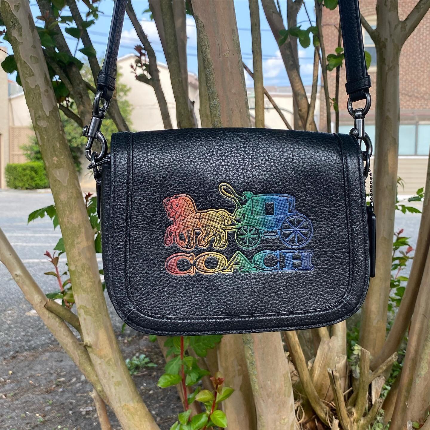 New spin on a classic!! Check out the beauty and many more @greenestreetchestnuthill 
For more information please contact 267.331.6725
#shopsmall #shopgreenestreet #greenestreetchestnuthill #shoplocal #shop #consign #trade #summerbags