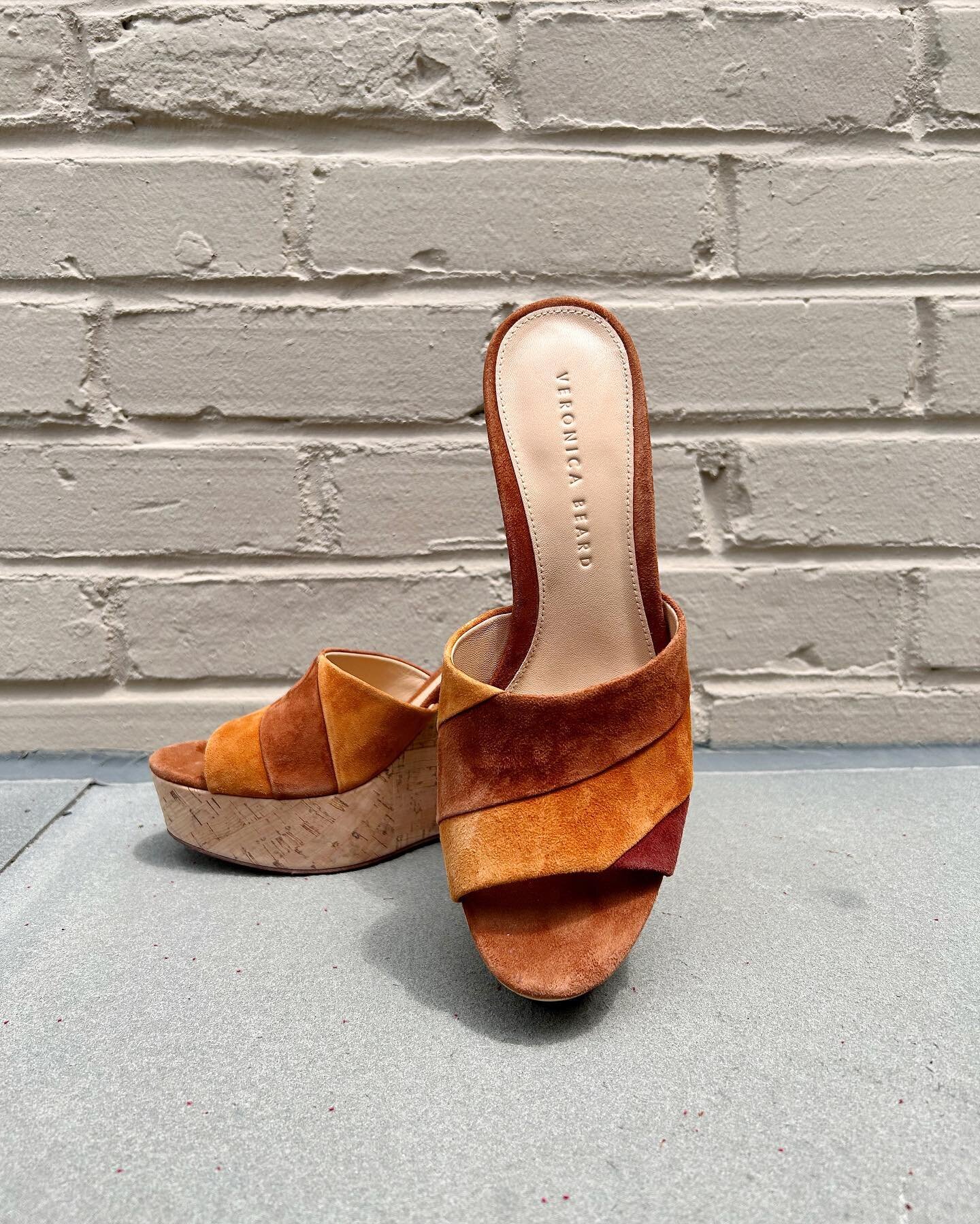 Veronica Beard ladies!!🤭 Stop by and check out these gorgeous heels💕 

Available for $90.95
Size: 7.5

For inquiries call or email us!
Phone: 267.331.6725
Email: chestnuthill@greenestreet.com
.
.
.
.
#greenestreetchestnuthill #greenestreet #prada #