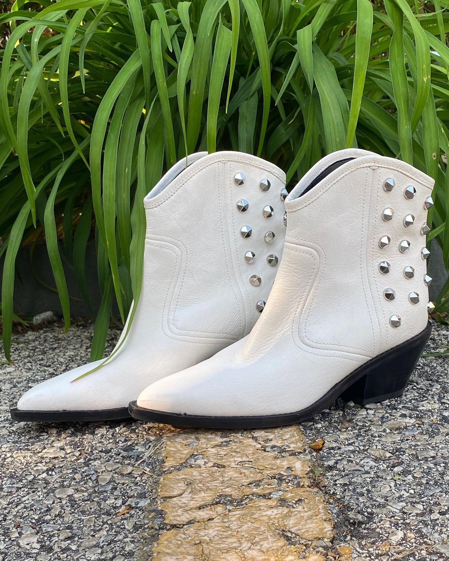 Make these Marc Fisher boots yours this summer!

Available for $68.95
Size: 7.5

For inquiries, please contact us at 267.331.6725 or by email chestnuthill@greenestreet.com