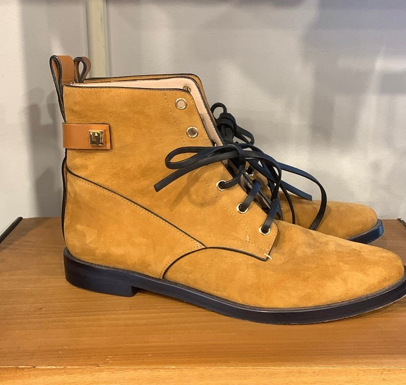 Suede Lace Up Boots. Priced at $125.95. 🧡

For inquiries, please call or email us at:
📞 609-460-4523
📧  lambertville@greenestreet.com

Greene Street is not affiliated with the brands we sell. All copyrights remain with the property of the brand.