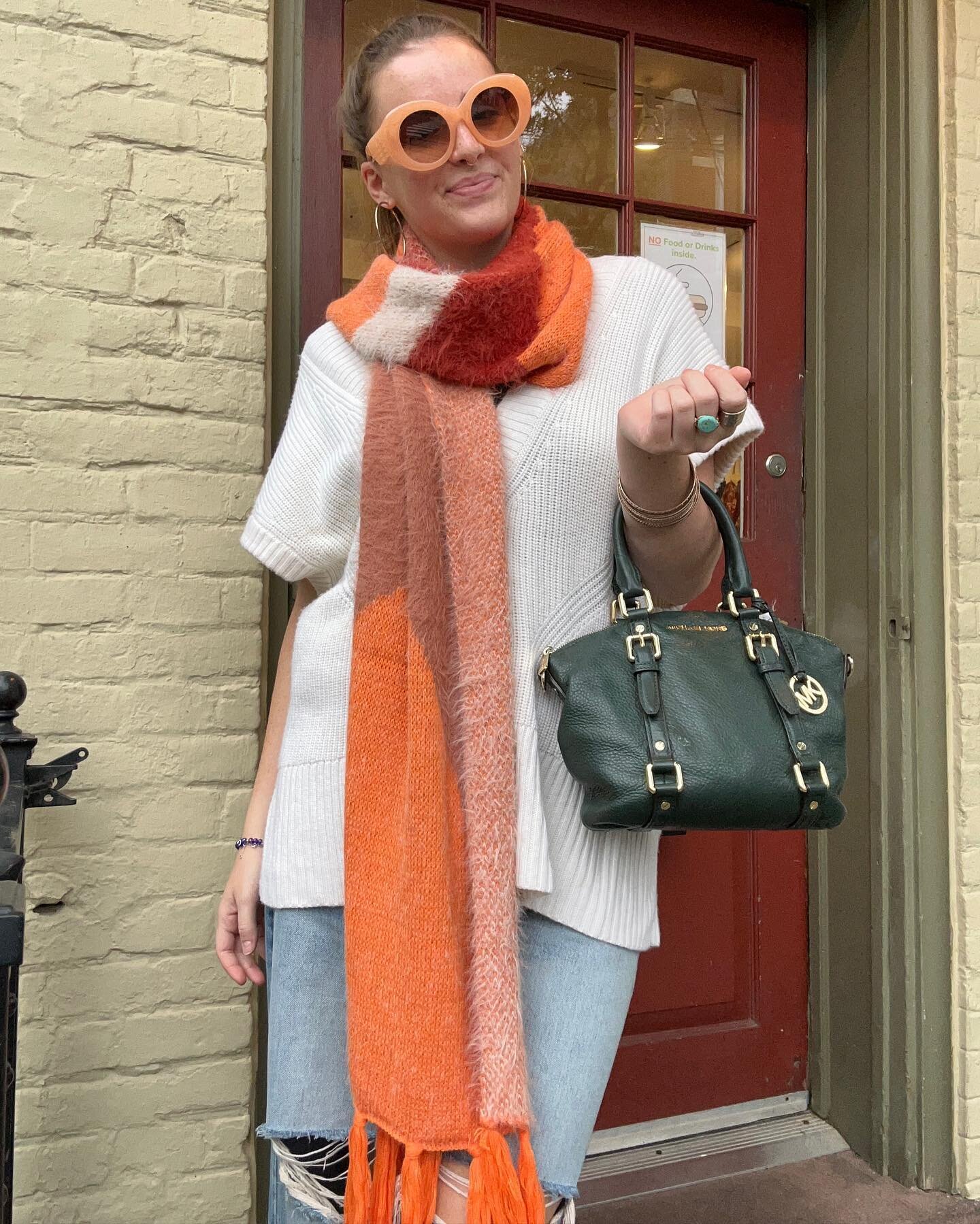 We&rsquo;ll take every fall color please!!! 🥰🧣🧡🍂

Come shop our new fall/winter accessories and consignments in store! ◡̈ 

Sweater vests, cashmere, scarves, hats, sunglasses, boots, bags, we&rsquo;ve got it all!!

This green bag is only $36.95 ?