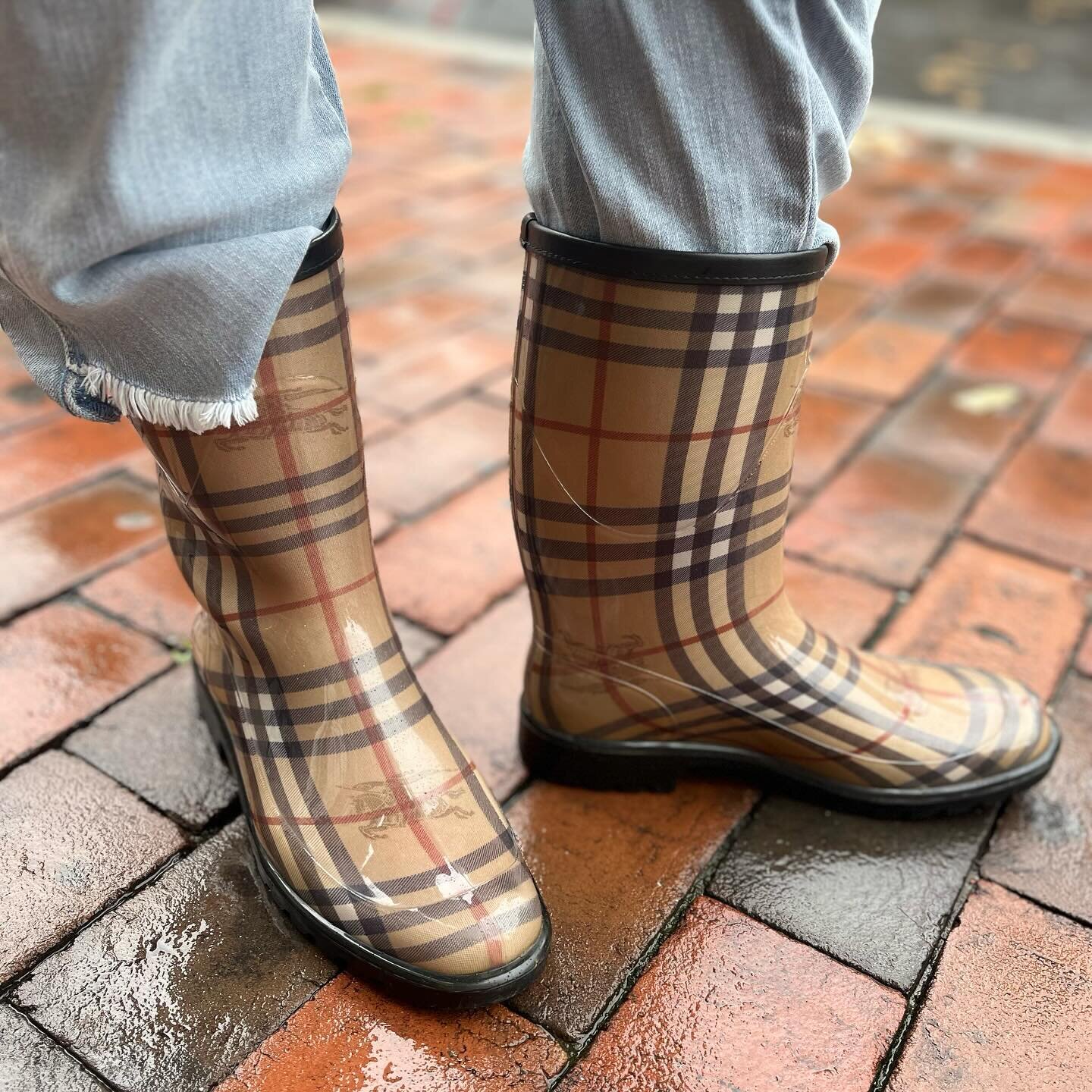 Northern Downpour sends its love 🫶🏼 come splash around with us - we&rsquo;ve got the perfect gear for the rainiest of days ✨ 

Designer Nova Check Rain Boots with Leather trim: size 40, $175.95
 

@greenestreetredbank to purchase 

For inquires cal
