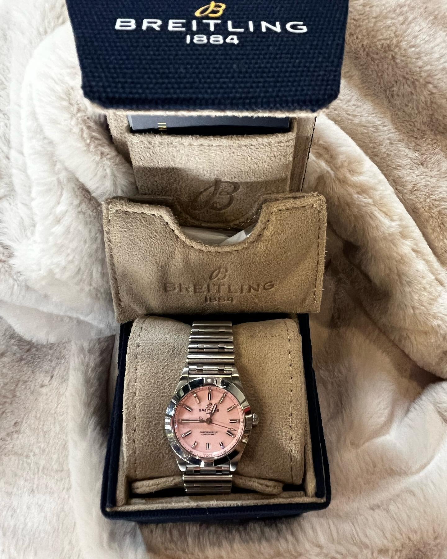 Tick tock ⏱️
Only a matter of time before these new arrivals are found and ❤️ loved again!

1. Breitling Watch. $300.95
2. Fendi Watch $200.95