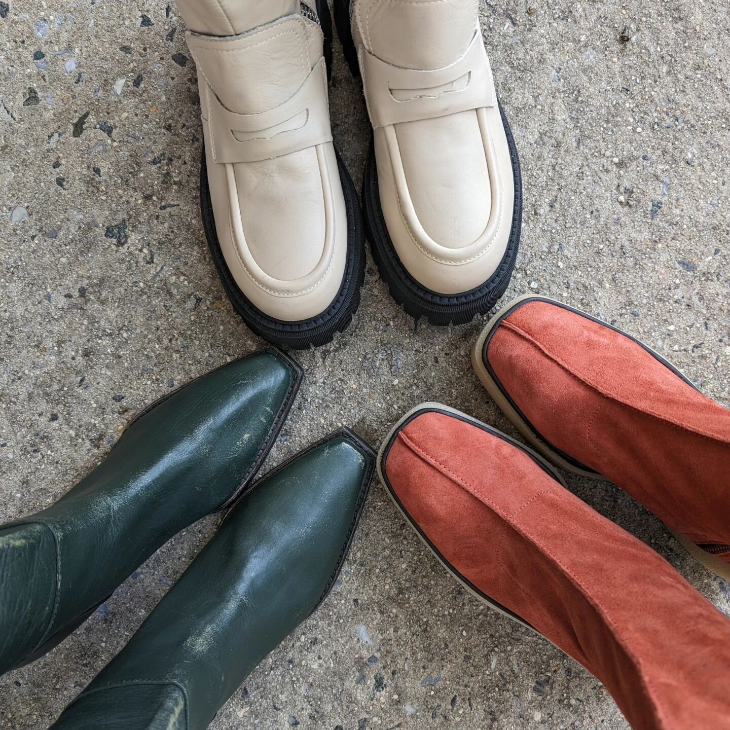 This season requires a cool pair of boots! Find your favorite pair with us! 🍂👢
Featured:
Beige boots $68.95- Size 38
Green boots $85.95- Size 36.5
Orange boots $78.95-Size 38
.
.
Call or email us for inquiries!
📱609-924-1997
📧princeton@greenestre