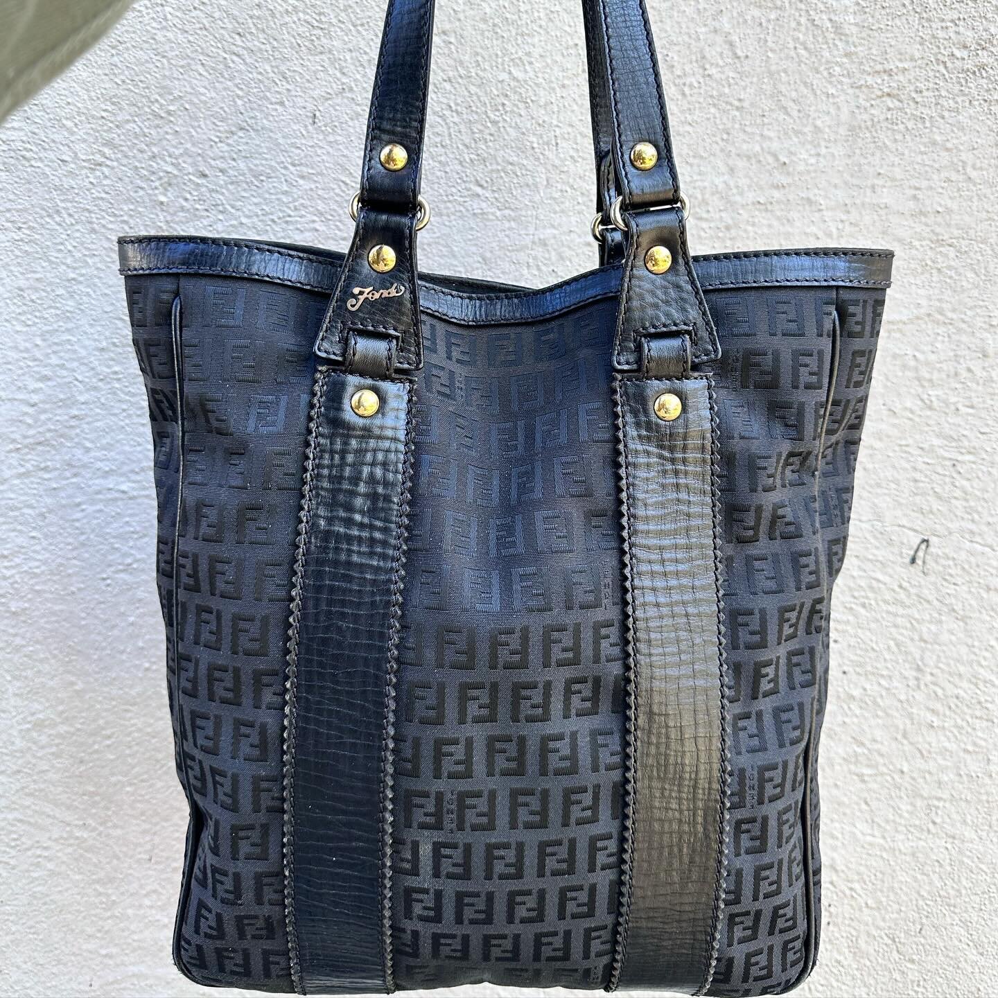 This monogram zucca satchel is waiting to be your new favorite shoulder bag🥰👜 

Available for $725.95 
&bull;
&bull;
&bull; 
For inquiries call or email us! 
📞 609-924-1997
📧 princeton@greenestreet.com

@greenestreetprinceton is not affiliated wi