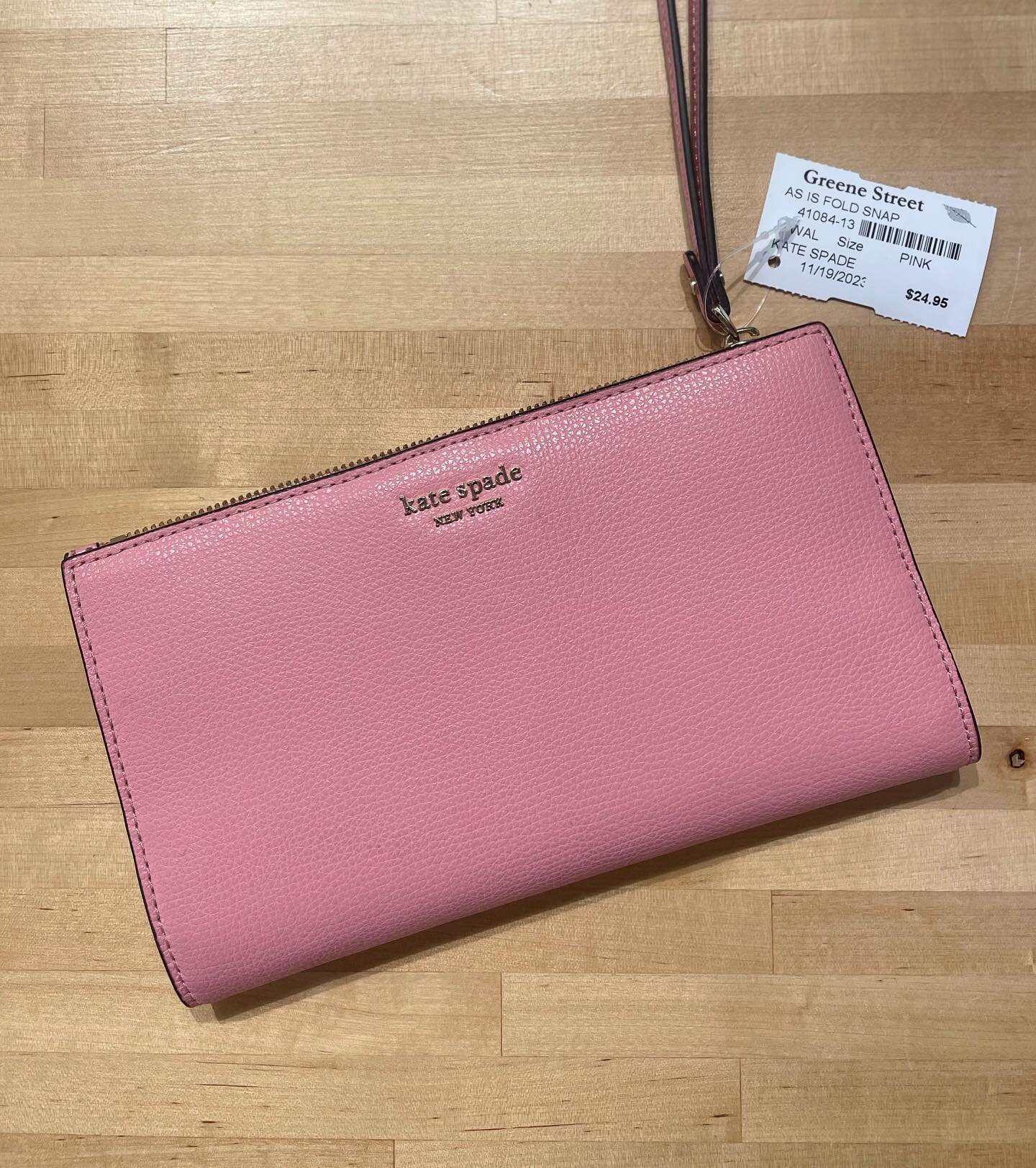 Had to stop what I was doing &amp; post this cutie wallet 🎀

$24.95

New arrivals every day during the week!! 

For inquires call or email us!
📞 (267) 468-7531
📧 englishvillage@greenestreet.com

@greenestreetenglishvillage is not affiliated with t