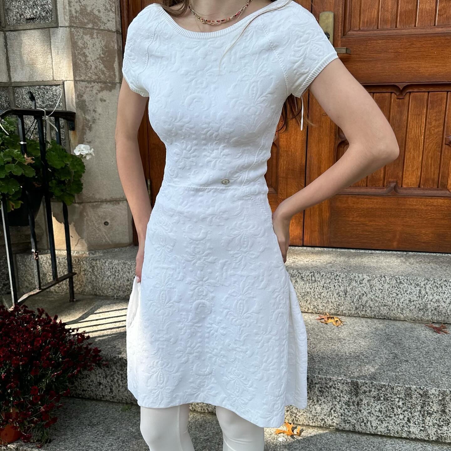 We are loving this gorgeous white embossed Jacquard Sheath dress! 🥰😍

Now available $500.95
Size 38
&bull;
&bull;
&bull; 
For inquiries call or email us! 
📞 609-924-1997
📧 princeton@greenestreet.com

@greenestreetprinceton is not affiliated with 