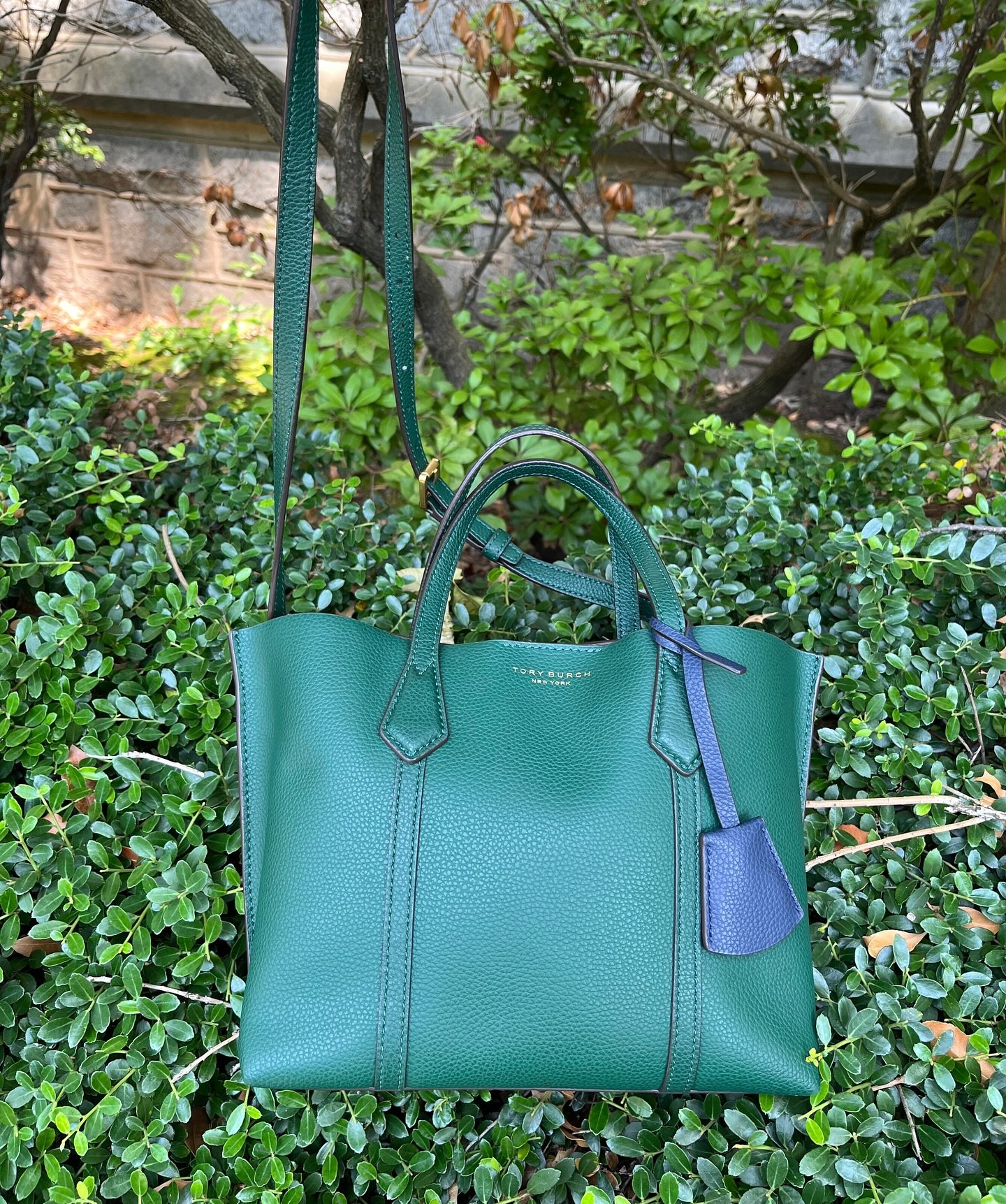 Pair this pretty green Tory Burch tote with your look! Available at @greenestreetprinceton💚

$250.95

Call or email us for inquiries!
📞609-924-1997
📧princeton@greenestreet.com