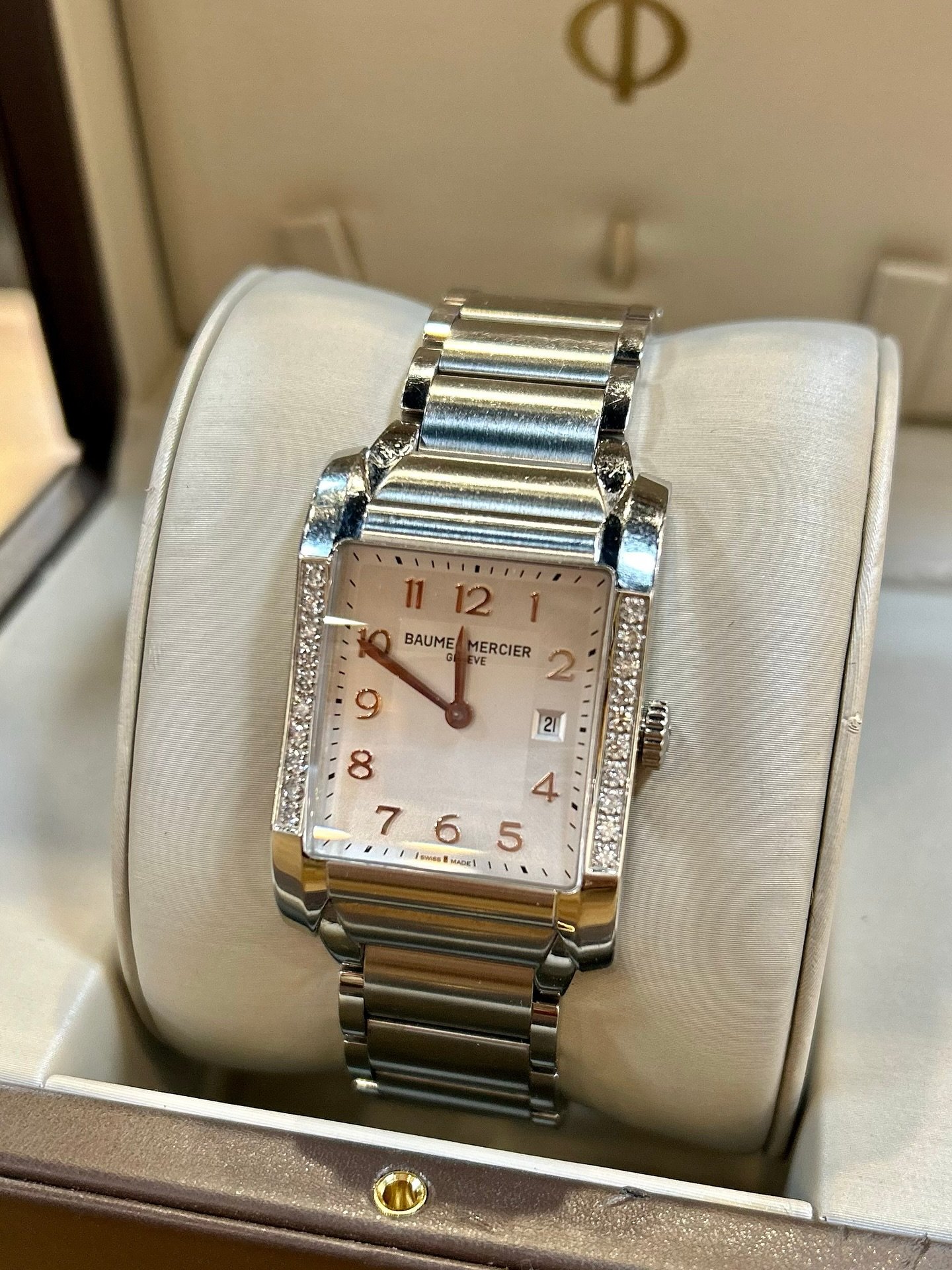 We&rsquo;re obsessed!🤩 This STUNNING Baume &amp; Mercier watch just arrived at @greenestreetgateway!

Available for $2,000.95

Call or email us for inquiries!
📞484-367-7412
📧gateway@greenestreet.com