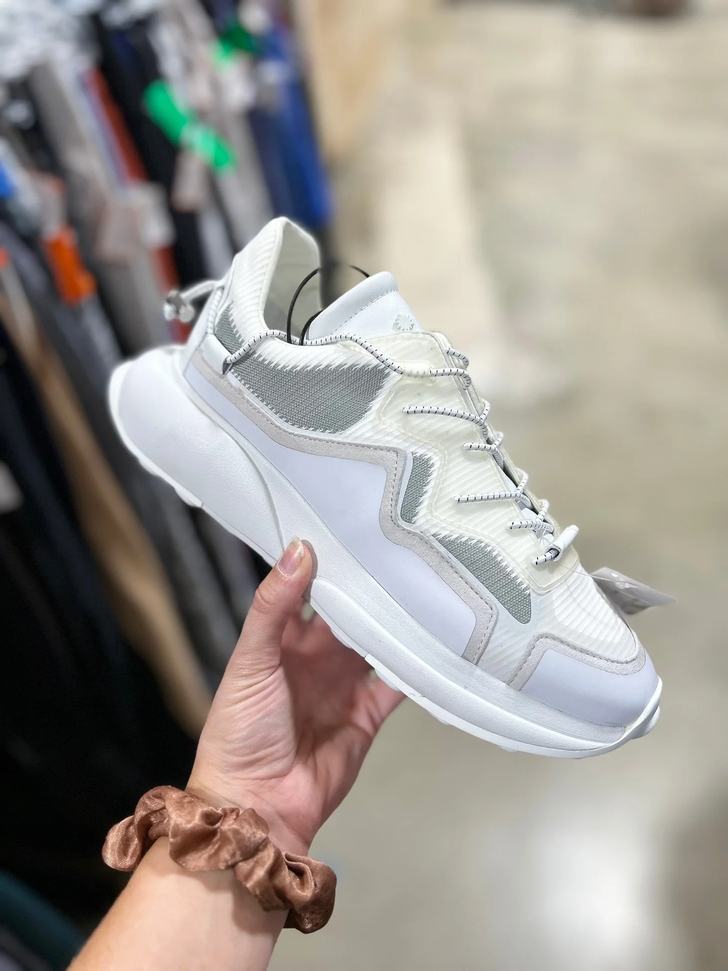 Upgrade your sneakers to these gorgeous Stuart Weitzman sneakers!👟 New in at @greenestreetexton 

Size 8 $62.95

Call or email us for inquiries!
📞610-466-5713
📧farifield@greenestreet.com
