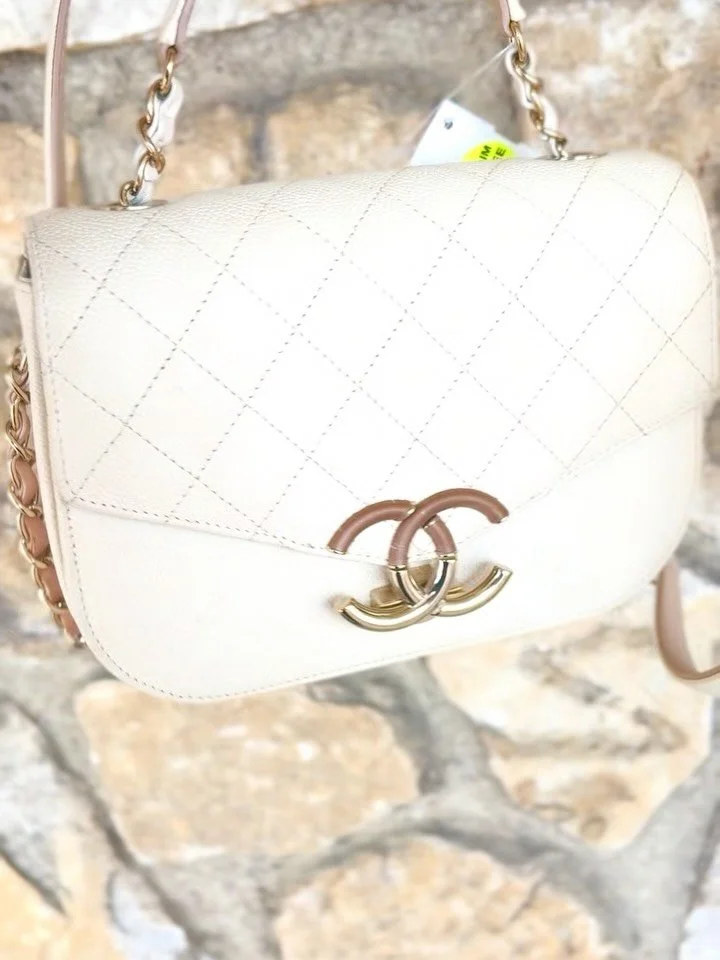 We&rsquo;re obsessed😍 This stunning Chanel bag just arrived at @greenestreetgateway!🤍

$2,900.95
✅Authenticated via Entrupy

Call or email us for inquiries!
📞484-367-7412
📧gateway@greenestreet.com