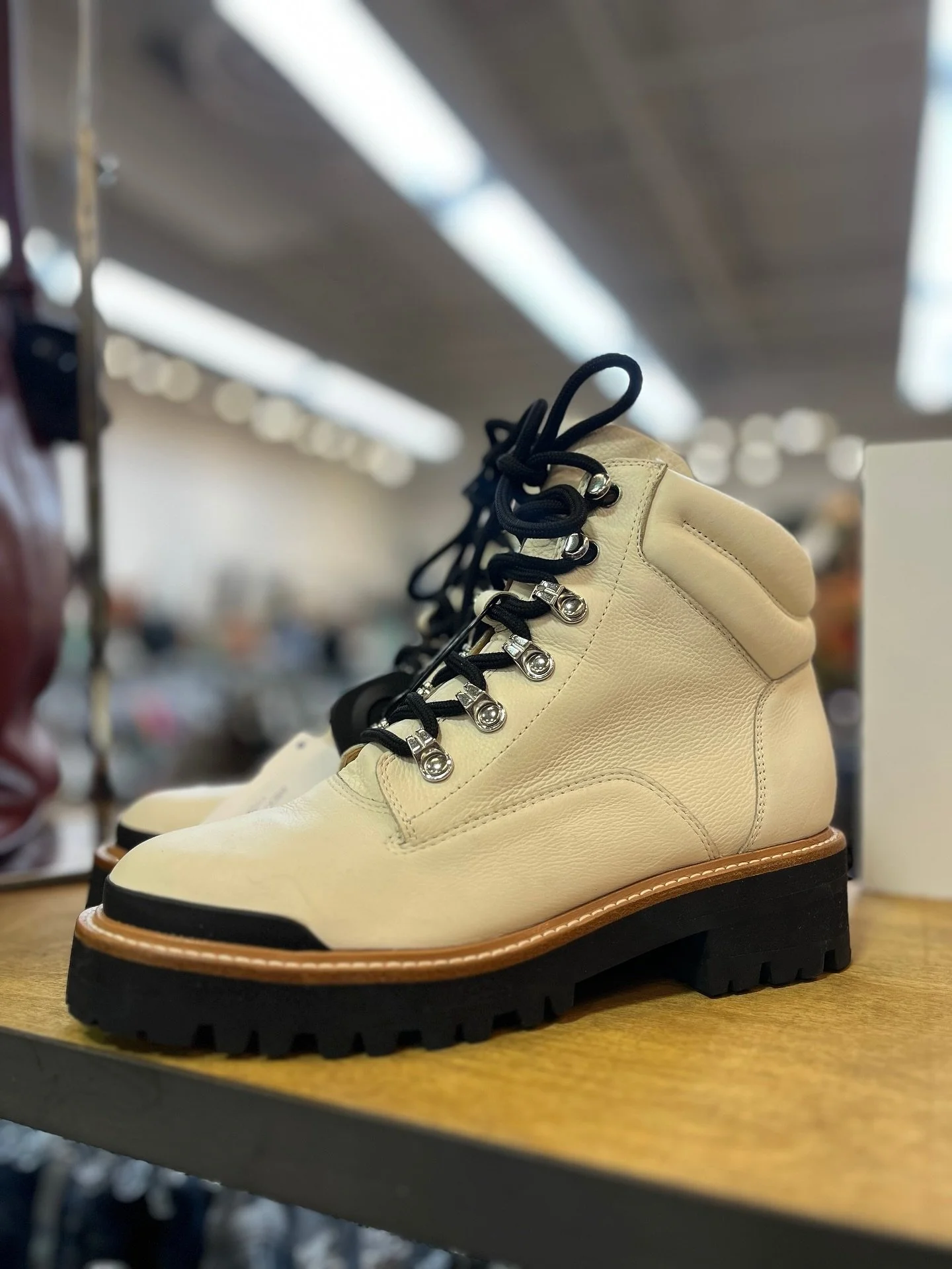 New boot finds from @greenestreetenglishvillage

&bull; Marc Fisher size 7 $32.95
&bull; Keds size 8 $36.95

Call or email us for inquiries!
📞267-468-7531
📧englishvillage@greenestreet.com