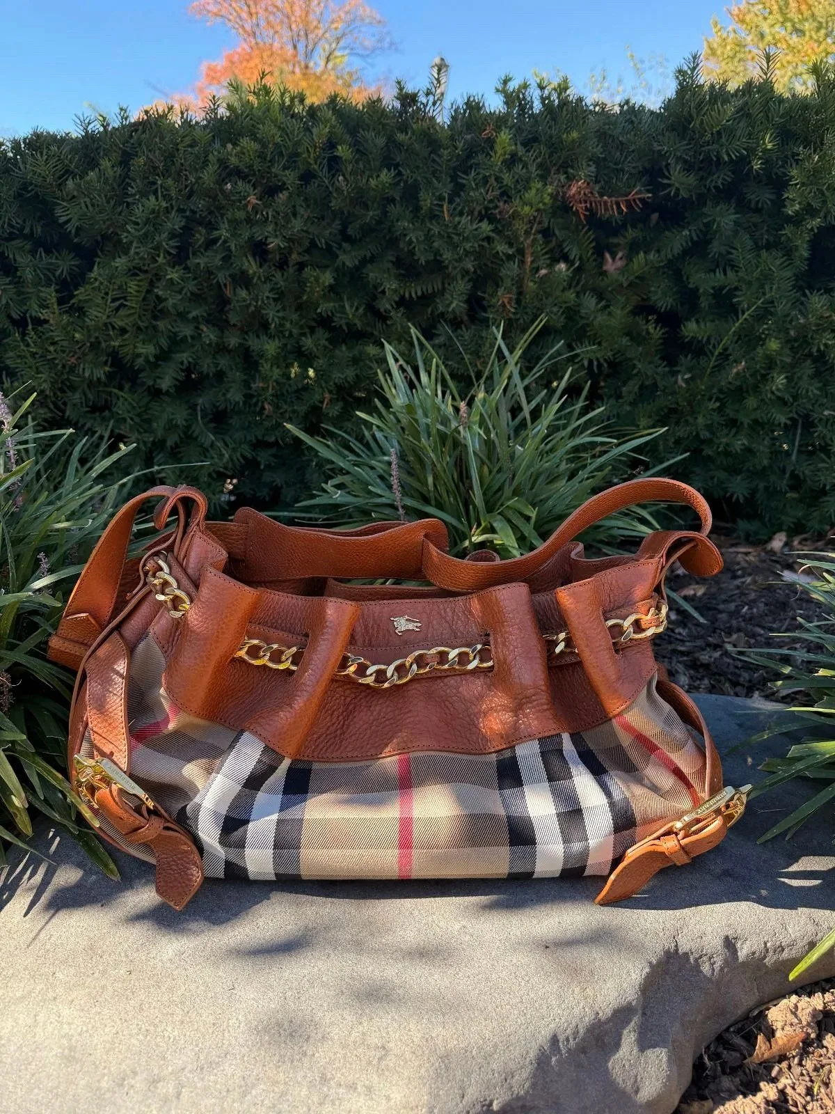 We&rsquo;re loving this gorgeous Bruberry bag! New in at @greenestreetlambertvillenj 

$300.95

Call or email us for inquiries!
📞609-460-4523
📧lambertville@greenestreet.com
