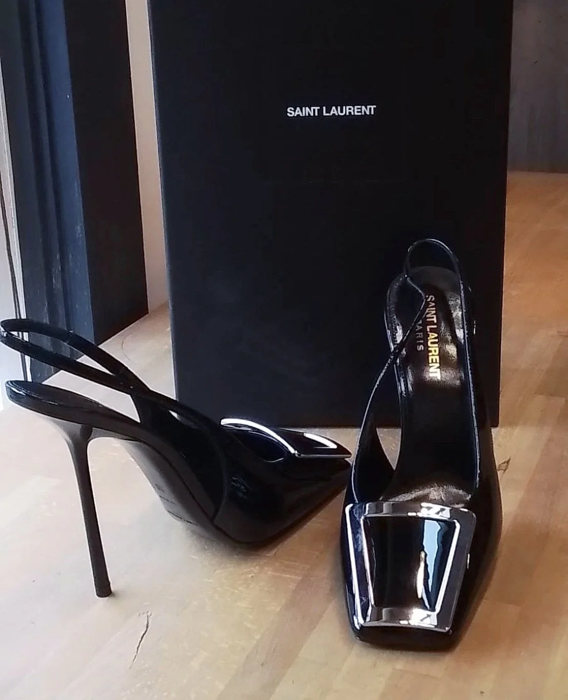 Step into these gorgeous designer pumps!✨Available at @greenestreetlambertvillenj

Size 38 $380.95

Call or email us for inquiries!
📞609-460-4523
📧lambertville@greenestreet.com