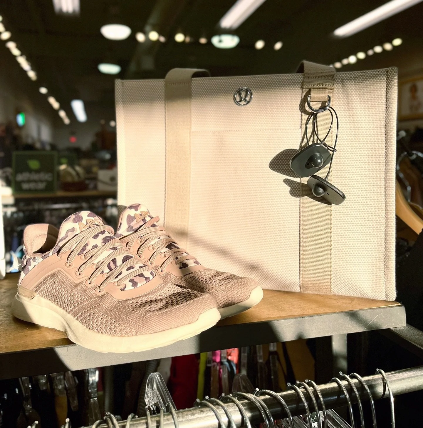 New finds from @greenestreetenglishvillage
• APL sneakers size 8 $42.95
• Lululemon canvas tote $56.95
Call or email us for inquiries!
📞267-468-7531
📧englishvillage@greenestreet.com