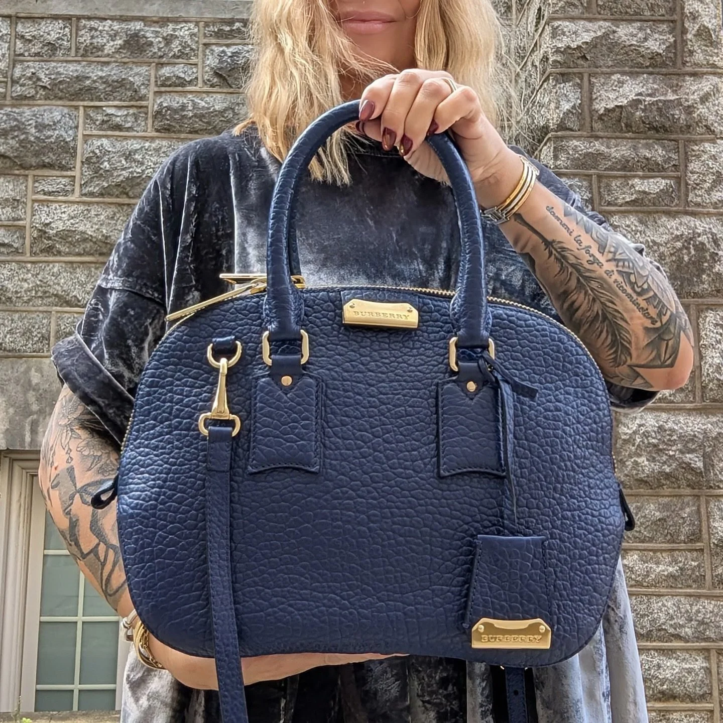 Scoop up this gorgeous Burberry bowling bag!💙 New in store at @greenestreetprinceton
$500.95
✅Authenticated via Entrupy
Call or email us for inquiries!
📞609-924-1997
📧princeton@greenestreet.com