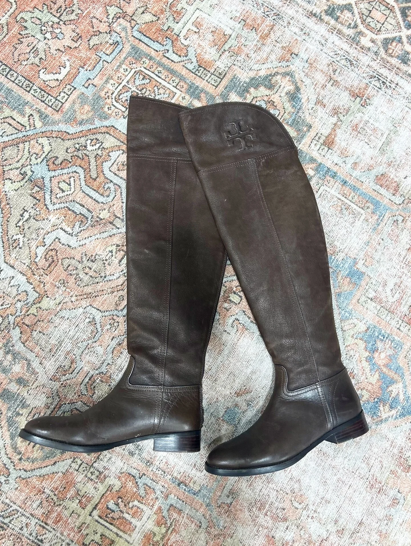 New Tory burch find from @greenestreetexton!💫
Size 7.5
$74.95
 Call or email us for inquiries!
📞610-466-5713
📧fairfield@greenestreet.com