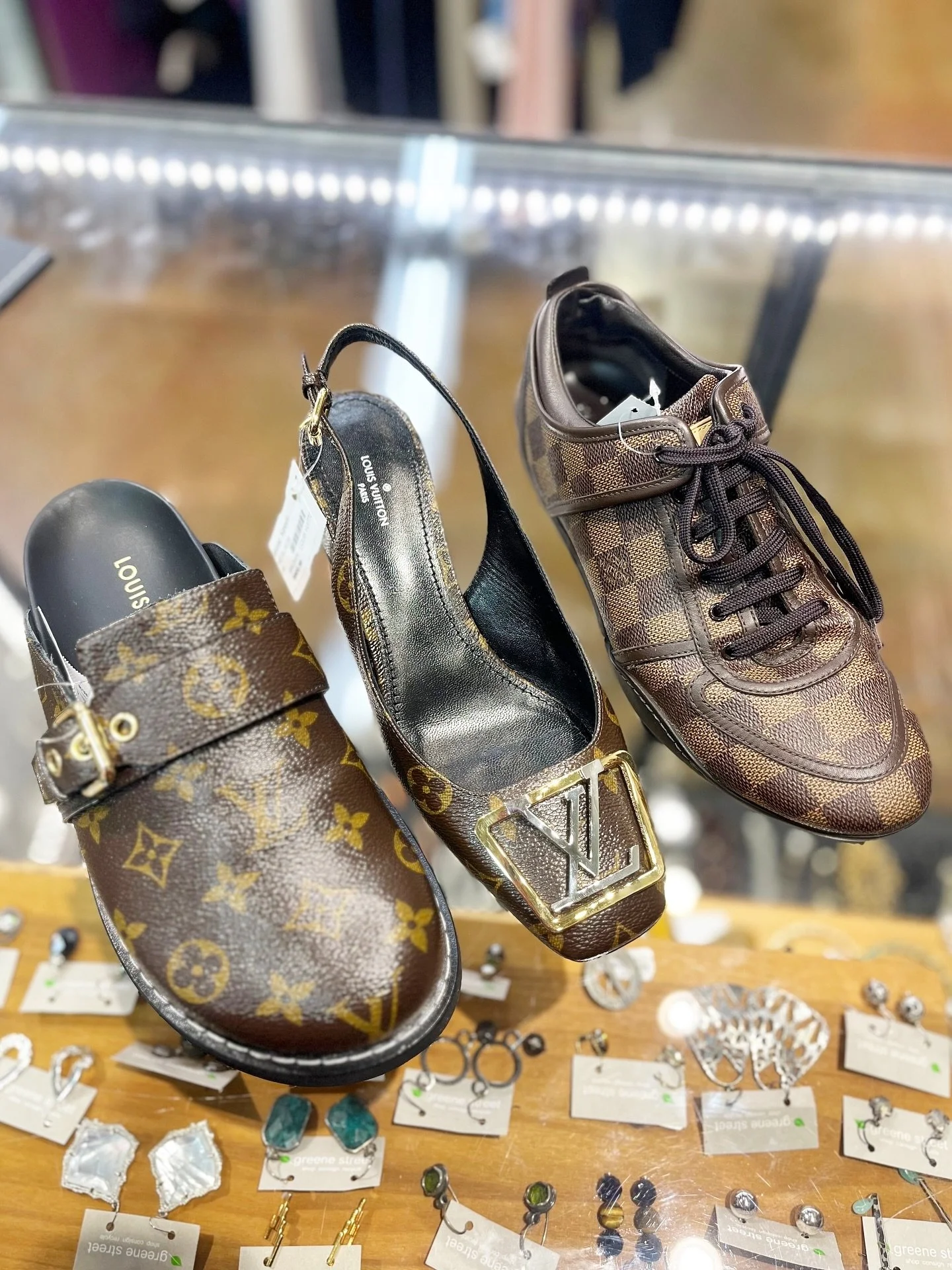 Louis Vuitton trio💫 Which pair would you choose?!

New in at @greenestreetenglishvillage

&bull; LV clogs Size 38 $550.95
&bull; LV Slingback heels Size 38 $600.95
&bull; LV sneakers size 38 $300.95

Call or email us for inquiries!
📞267-468-7531
📧