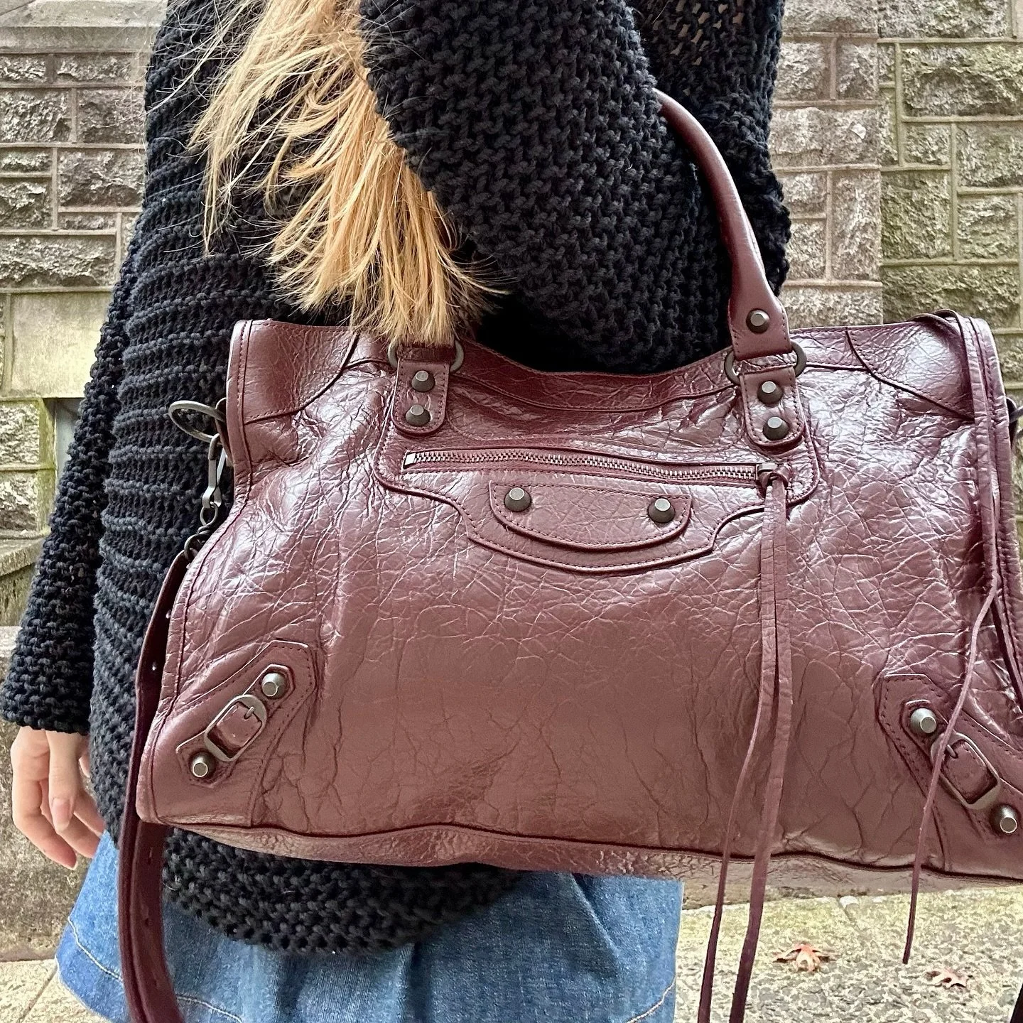The perfect bag for Fall🍂 Balenciaga burgundy lambskin leather city bag 

$975.95
✅Authenticated via Entrupy

Call or email us for inquiries!
📞609-924-1997
📧princeton@greenestreet.com