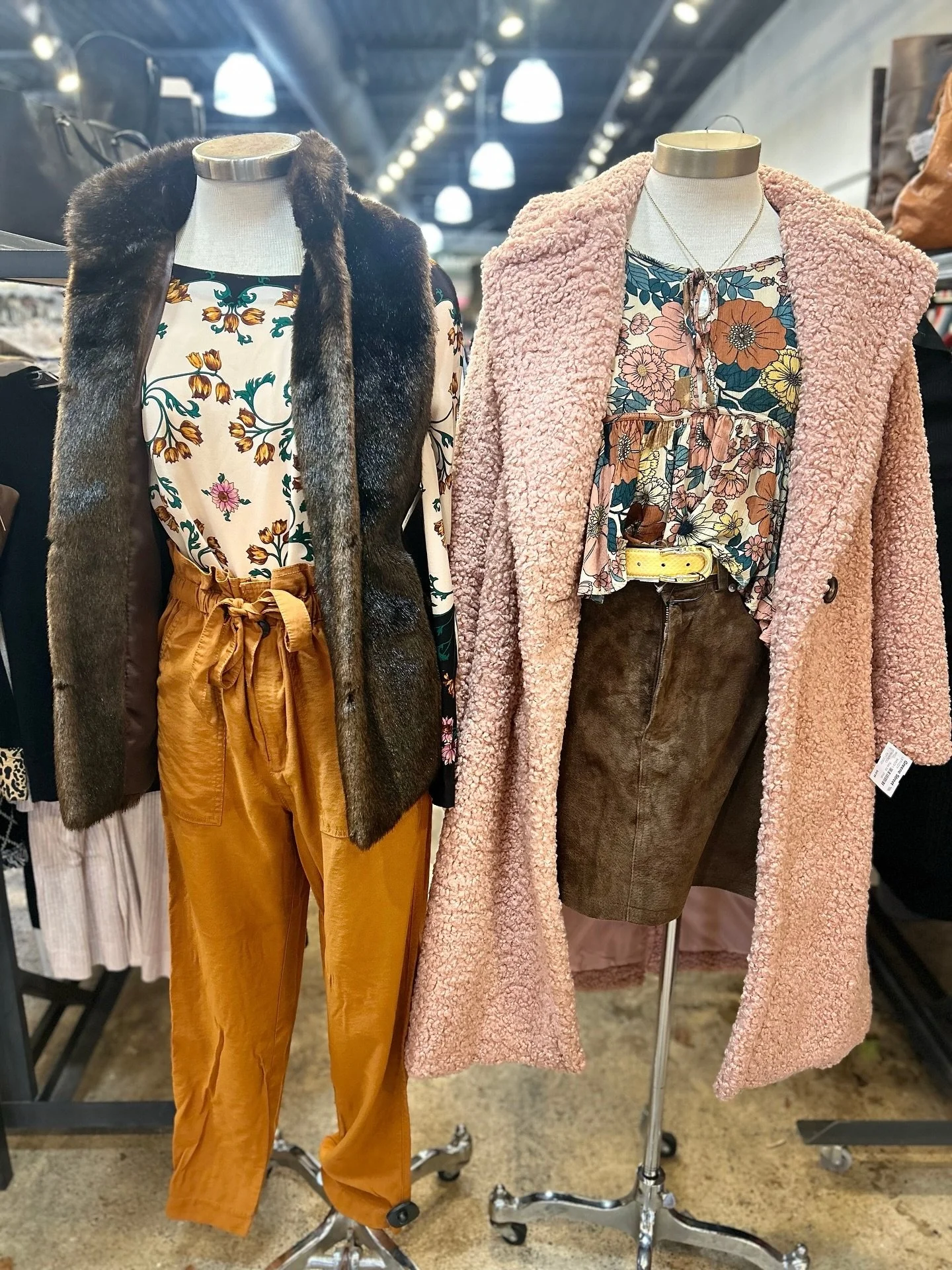 Find your Thanksgiving looks for less at Greene Street!🍂

Get these cute outfits from @greenestreetgateway

Call or email us for inquiries!
📞484-367-7412
gateway@greenestreet.com