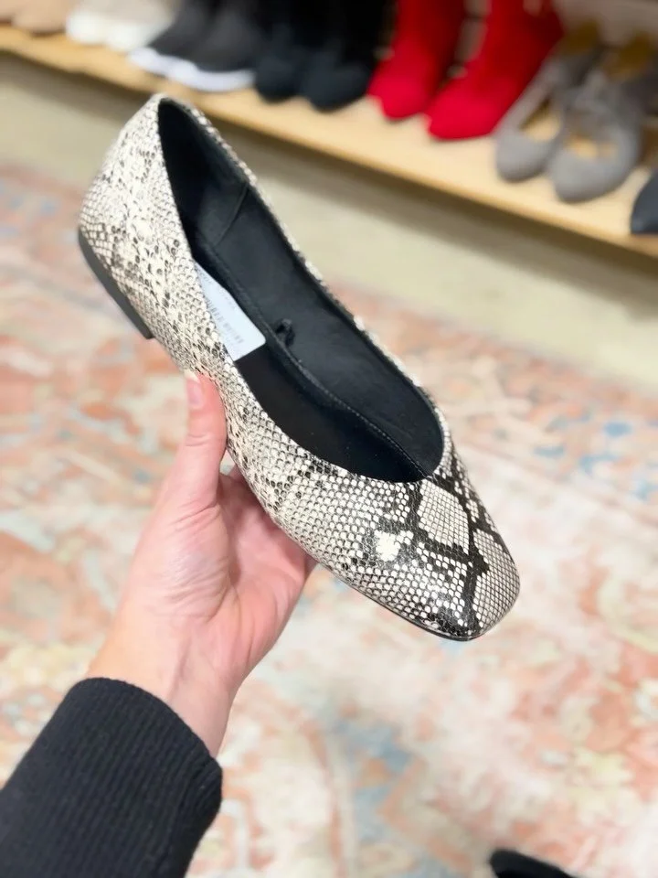 A pair of ballet flats are a must!🩰 Scoop up this pair from @greenestreetexton

Steve Madden size 8.5 $22.95 

Call or email us for inquiries!
📞610-466-5713
📧fairfield@greenestreet.com