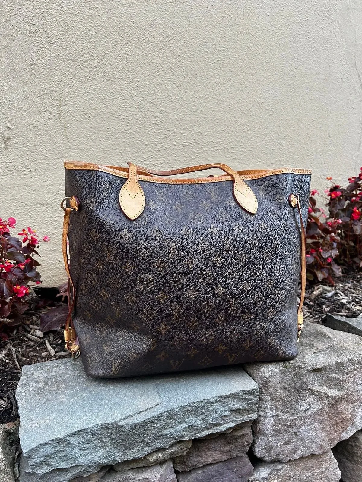 New in at @greenestreetlambertvillenj✨

$1,100.95
✅Authenticated via Entrupy

Call or email us for inquiries 
📞609-460-4523
📧Lambertville@greenestreet.com