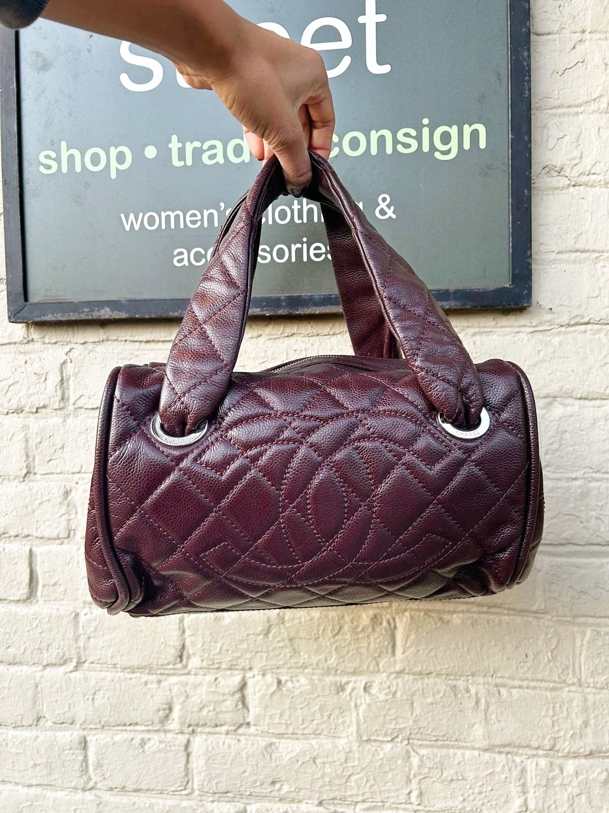 We&rsquo;re loving this gorgeous burgundy bag! New in at @greenestreetlambertvillenj

$1,675.95
✅Authenticated via Entrupy

Call or email us for inquiries!
📞609-460-4523
📧lambertville@greenestreet.com