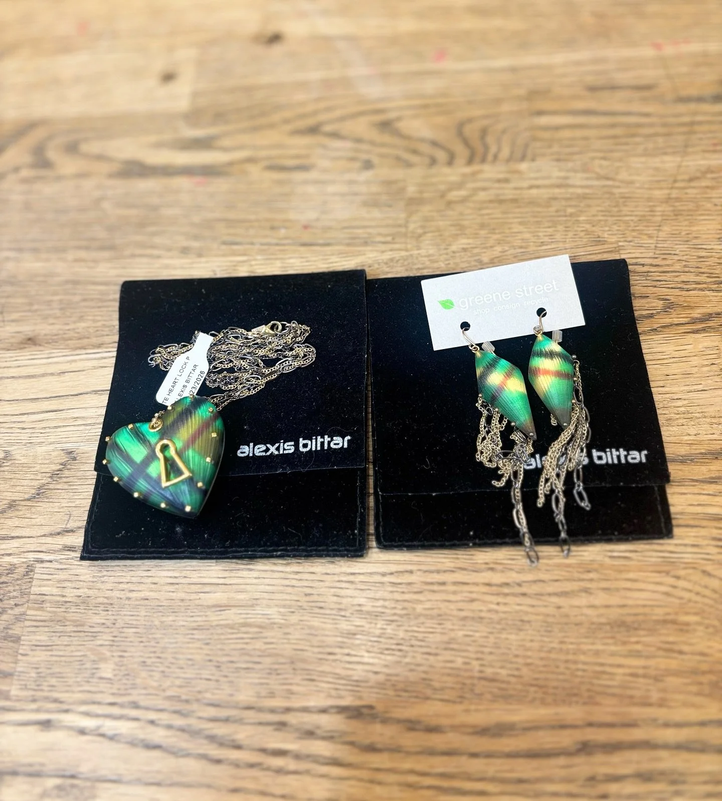 New Alexis Bittar finds from @greenestreetchestnuthill

Necklace: $65.95
Earrings: $40.95

Call or email us for inquiries!
📞267-331-6725
📧chestnuthill@greenestreet.com