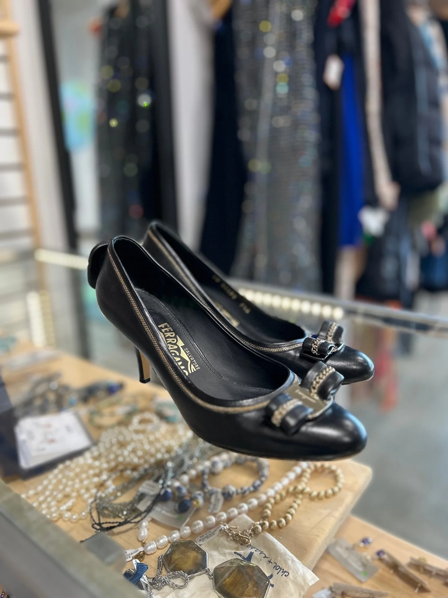 Step into these gorgeous designer heels! New in store!@greenestreetexton 💫

Size 7.5 $138.95

Call or email us for inquiries!
📞610-466-5713
📧fairfield@greenestreet.com