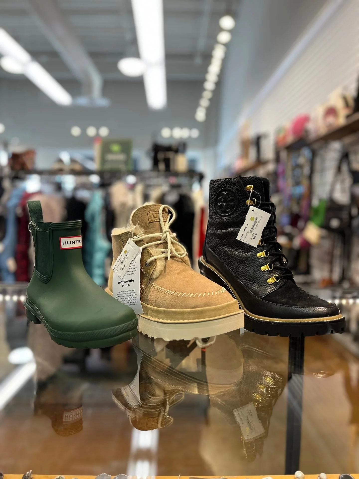 Upgrade your boots for less!♻️ Shop these new finds from @greenesteetenglishvillage

&bull; Hunter green boots size 7 $78.95
&bull; UGG tan boots size 10 $85.95
&bull; Tory Burch black size 9.5 $80.95

Call or email us for inquiries!
📞267-468-7531
?