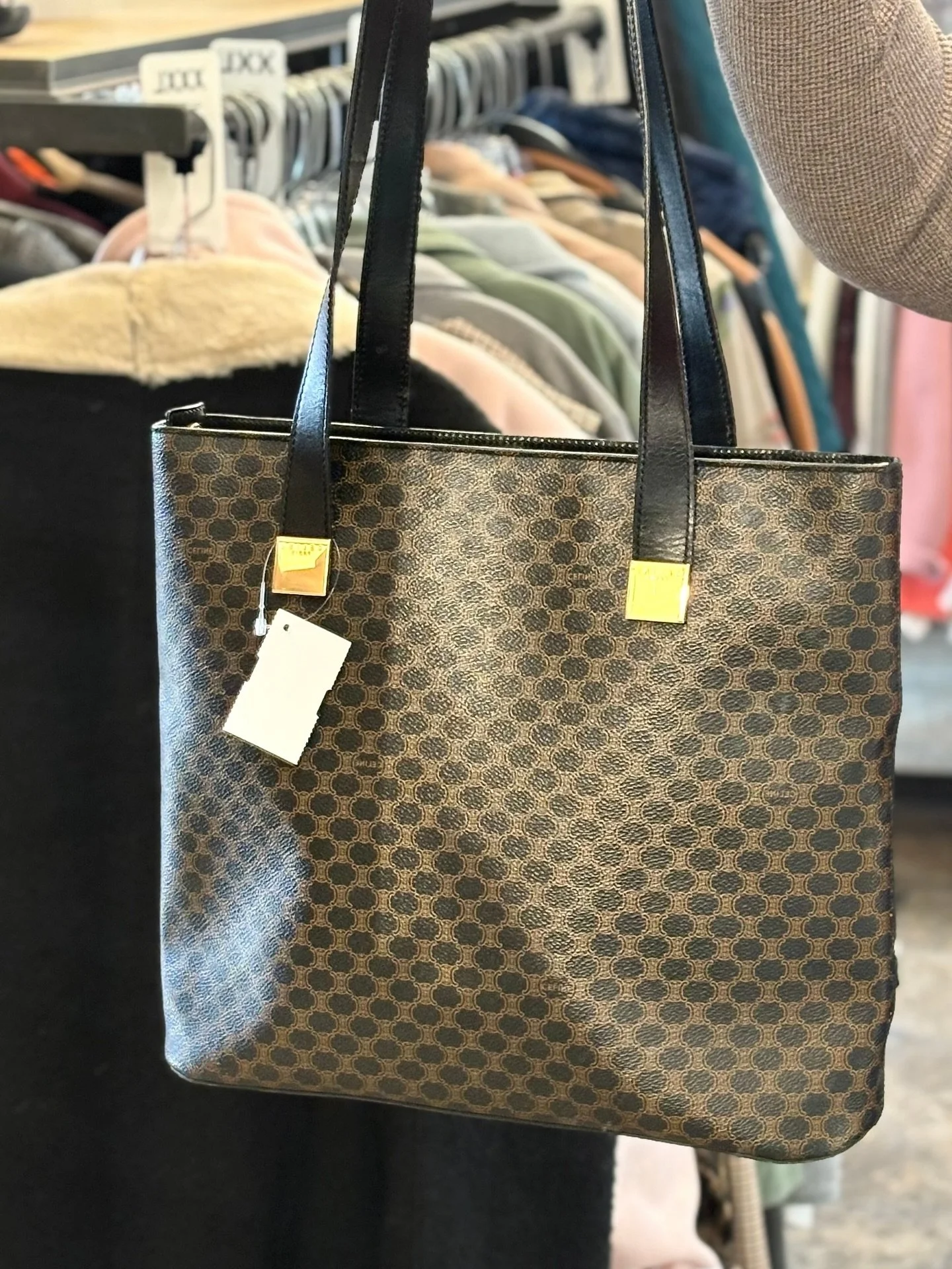 ✨Celine✨available at @greenestreetgateway 

$325.95

Call or email us for inquiries 
📞484-367-7412
📧Gateway@greenestreet.com