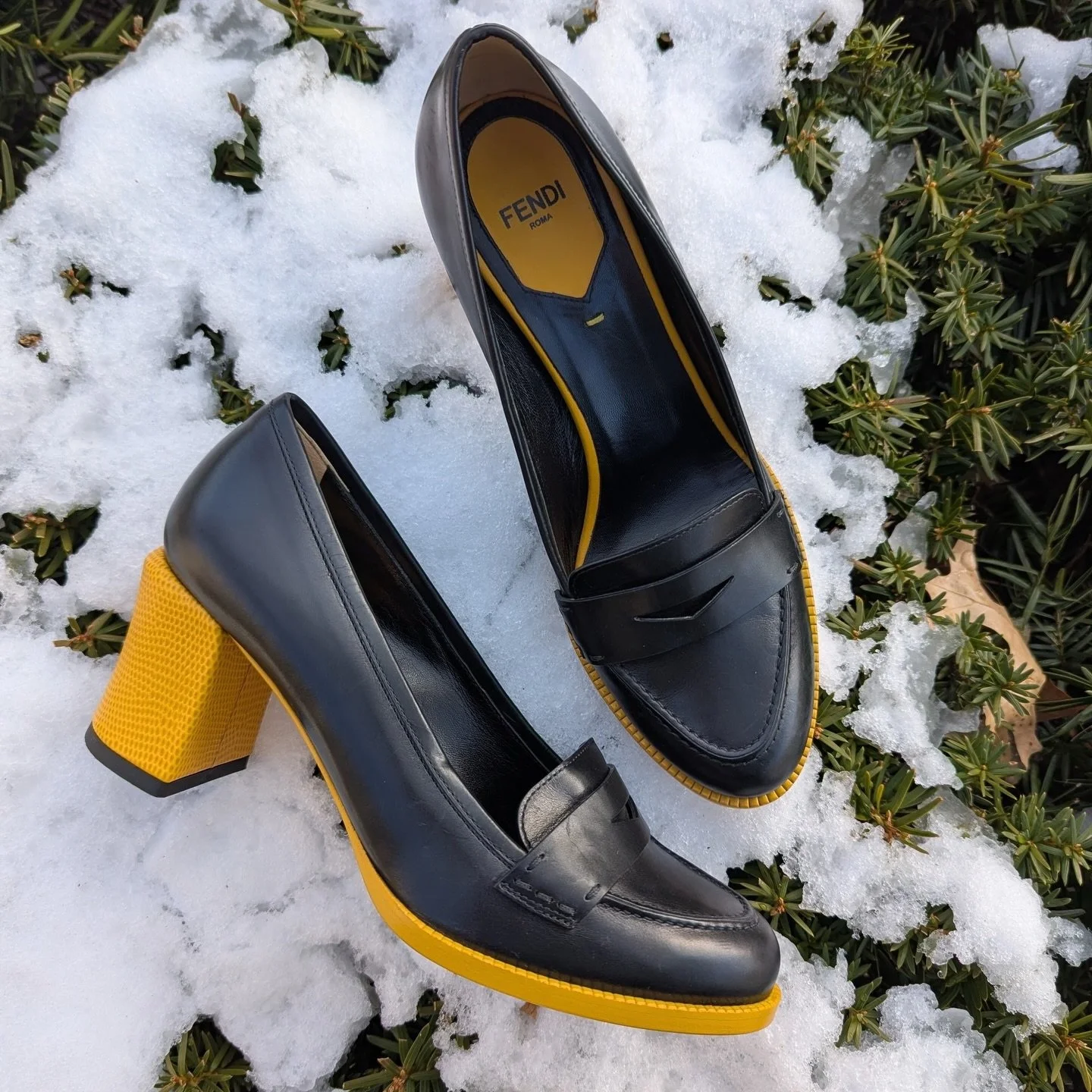 New designer heels from @greenestreetprinceton ✨

Size 37.5 $200.95

Call or email us for inquiries!
📞609-924-1997
📧Princeton@greenestreet.com