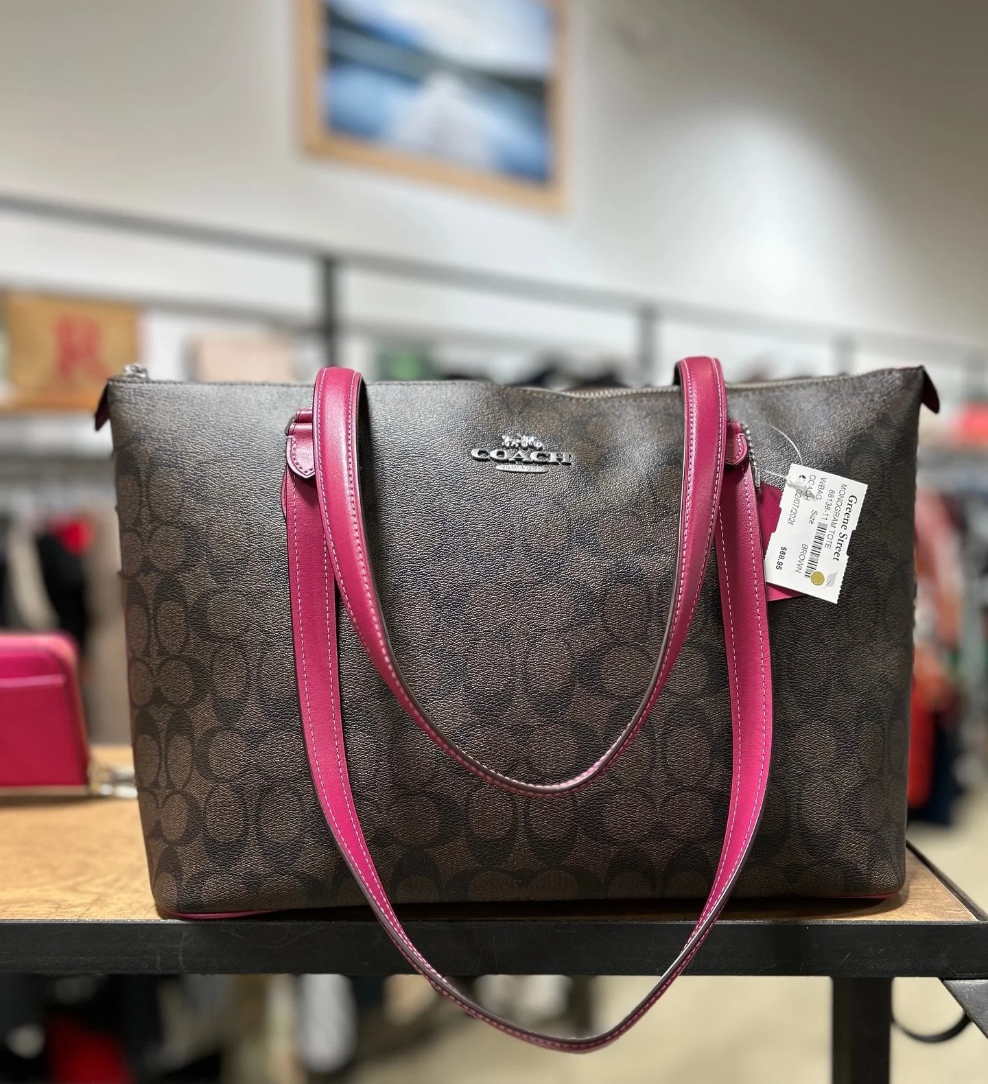 💖Coach💖 New in at @greenestreetexton

$68.95

Call or email us for inquiries!
📞610-466-5713
📧fairfield@greenestreet.com