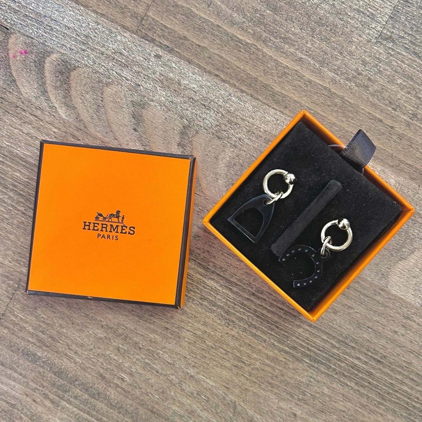 Treat yourself to these gorgeous Hermes earrings!✨New in at @greenestreetprinceton

$300.95

Call or email us for inquiries!
📞609-924-1997
📧Princeton@greenestreet.com