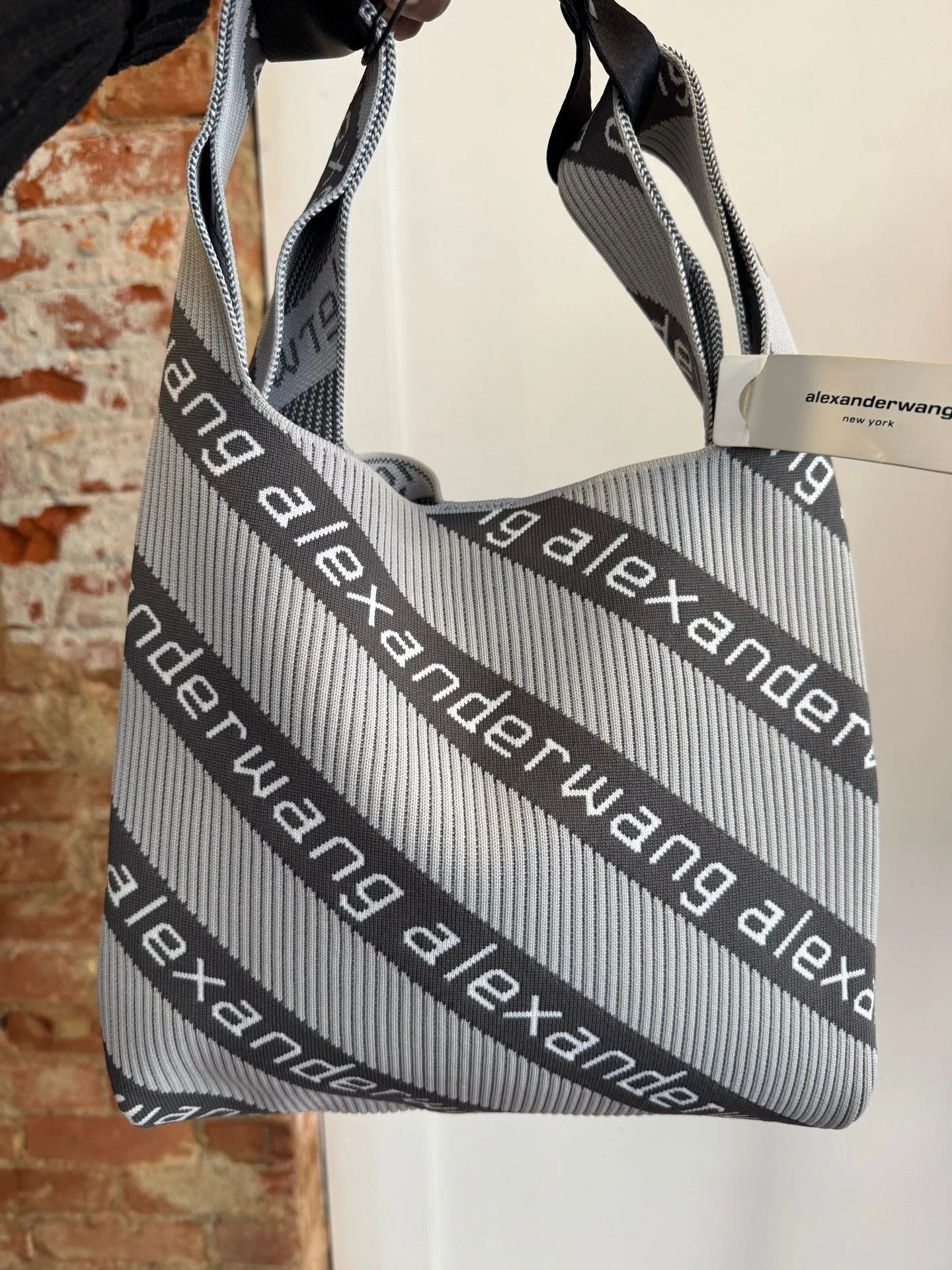 Don&rsquo;t miss out on this gorgeous Alexander wang knit bag! New in at @greenestreetsouthstreet

$200.95

Call or email us for inquiries!
📞215-702-7478
📧Southstreet@greenestreet.com