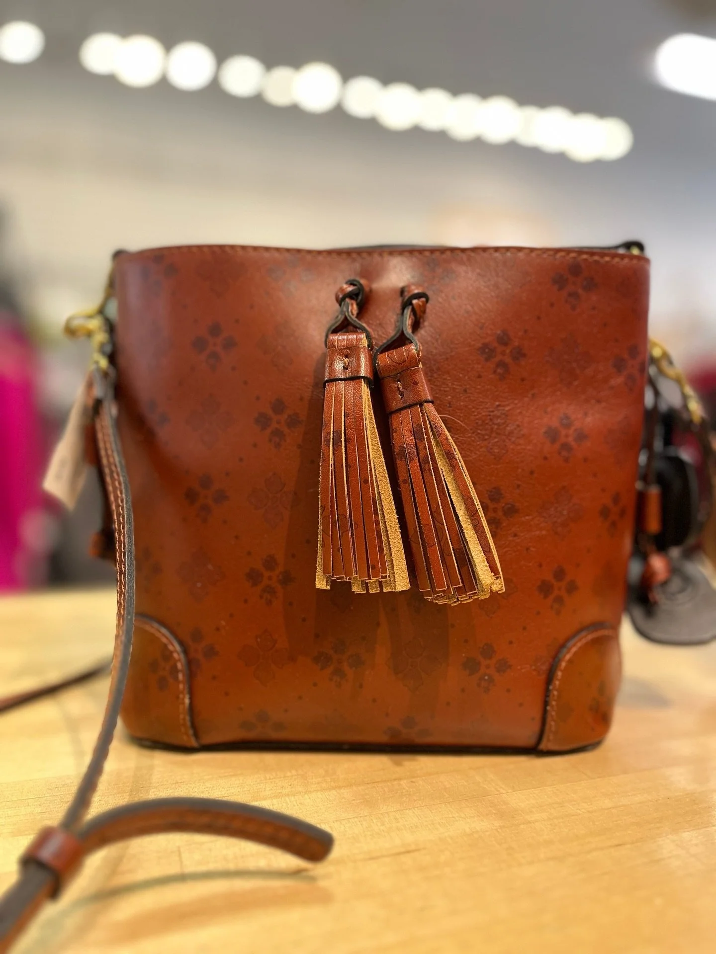 Make this leather bucket bag your new go-to bag! Available at @greenestreetenglishvillage

$62.95

Call or email us for inquiries!
📞267-468-7531
📧englishvillage@greenestreet.com