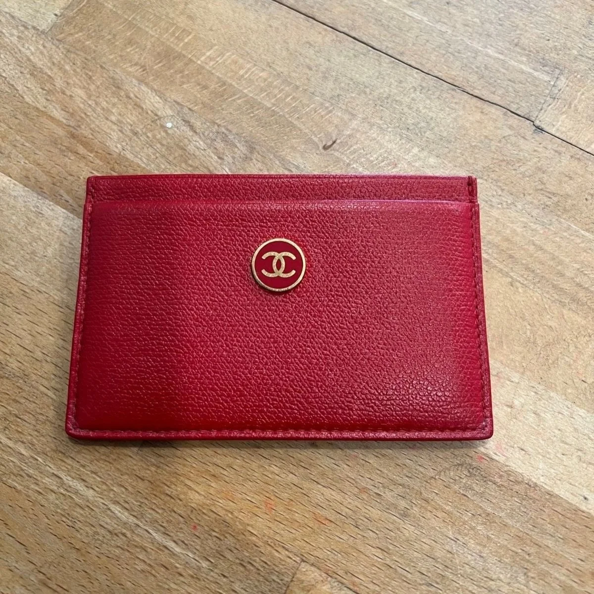 Upgrade your card wallet to this gorgeous Chanel find!😍Available at @greenestreetlambertvillenj 

$425.95

Call or email us for inquiries!
📞609-460-4523
📧lambertville@greenestreet.com